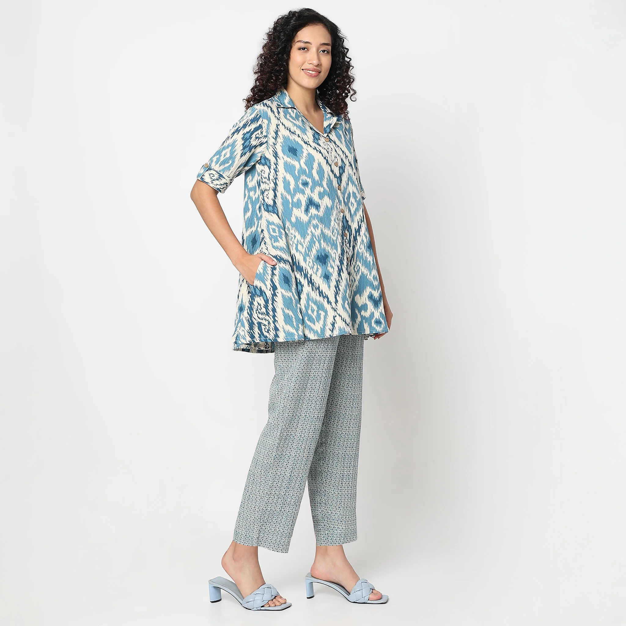 Printed Lapel Collar Kurta With Pant Set - Image 11