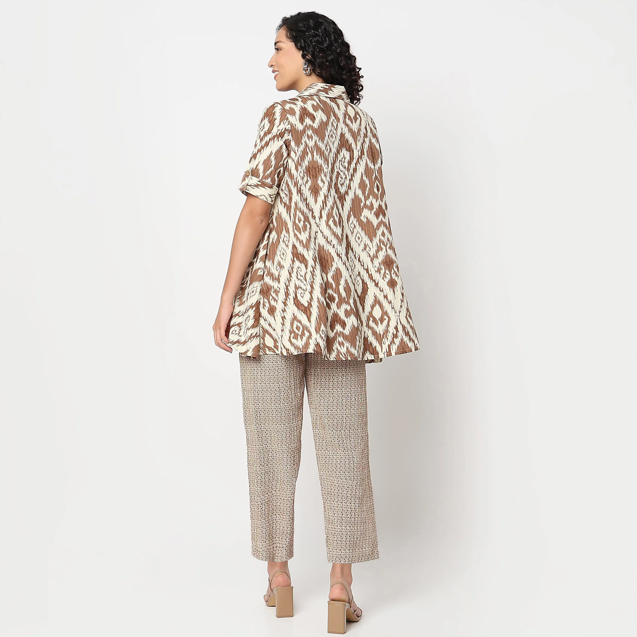 Printed Lapel Collar Kurta With Pant Set - Image 17