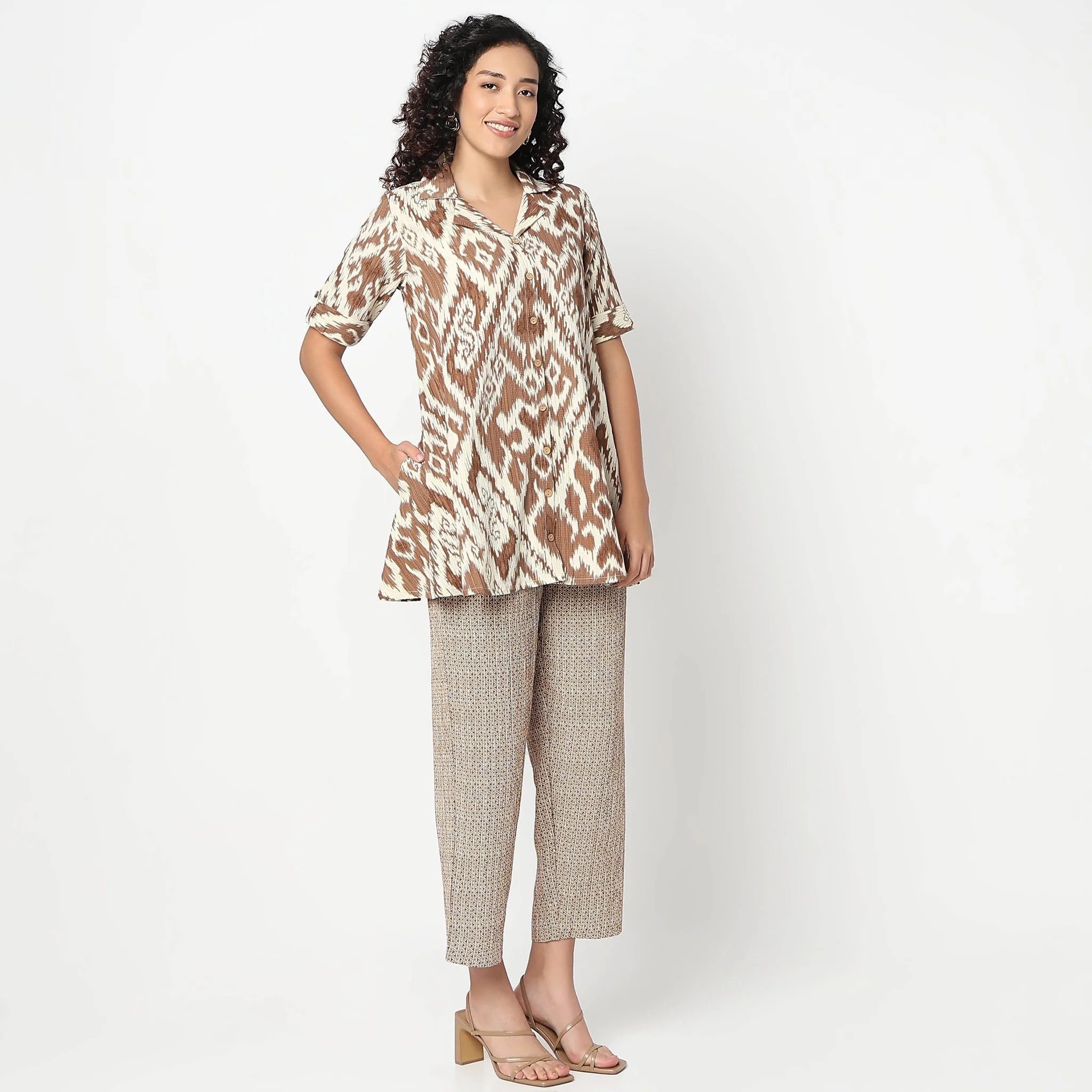 Printed Lapel Collar Kurta With Pant Set - Image 18