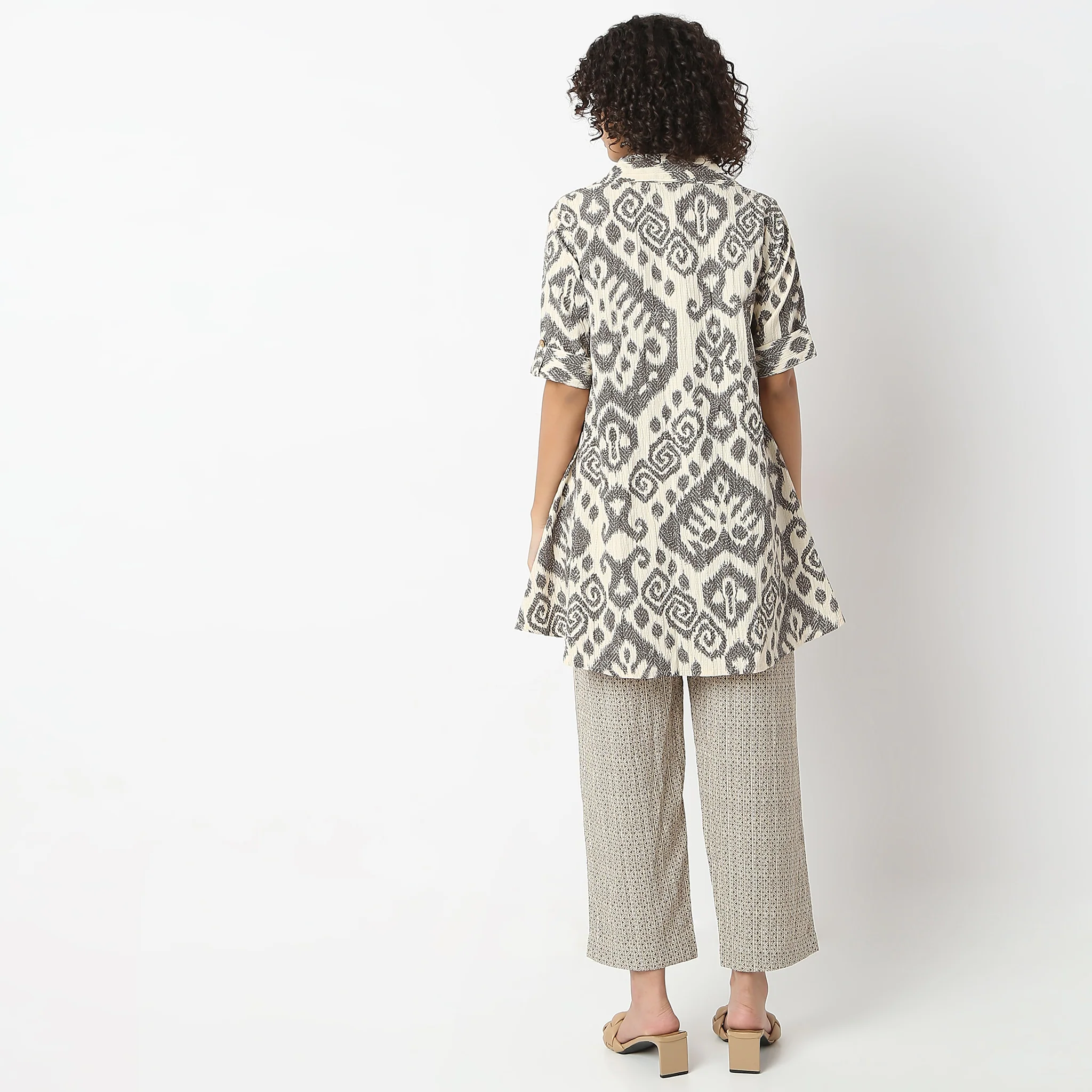Printed Lapel Collar Kurta With Pant Set - Image 3