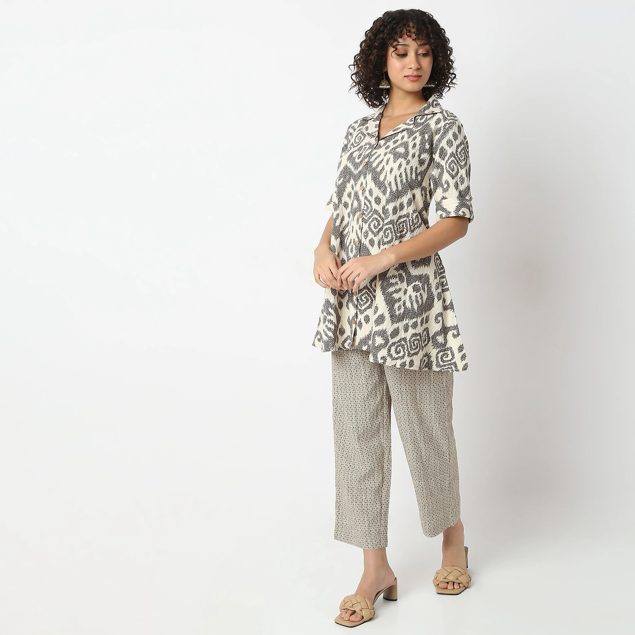 Printed Lapel Collar Kurta With Pant Set - Image 4