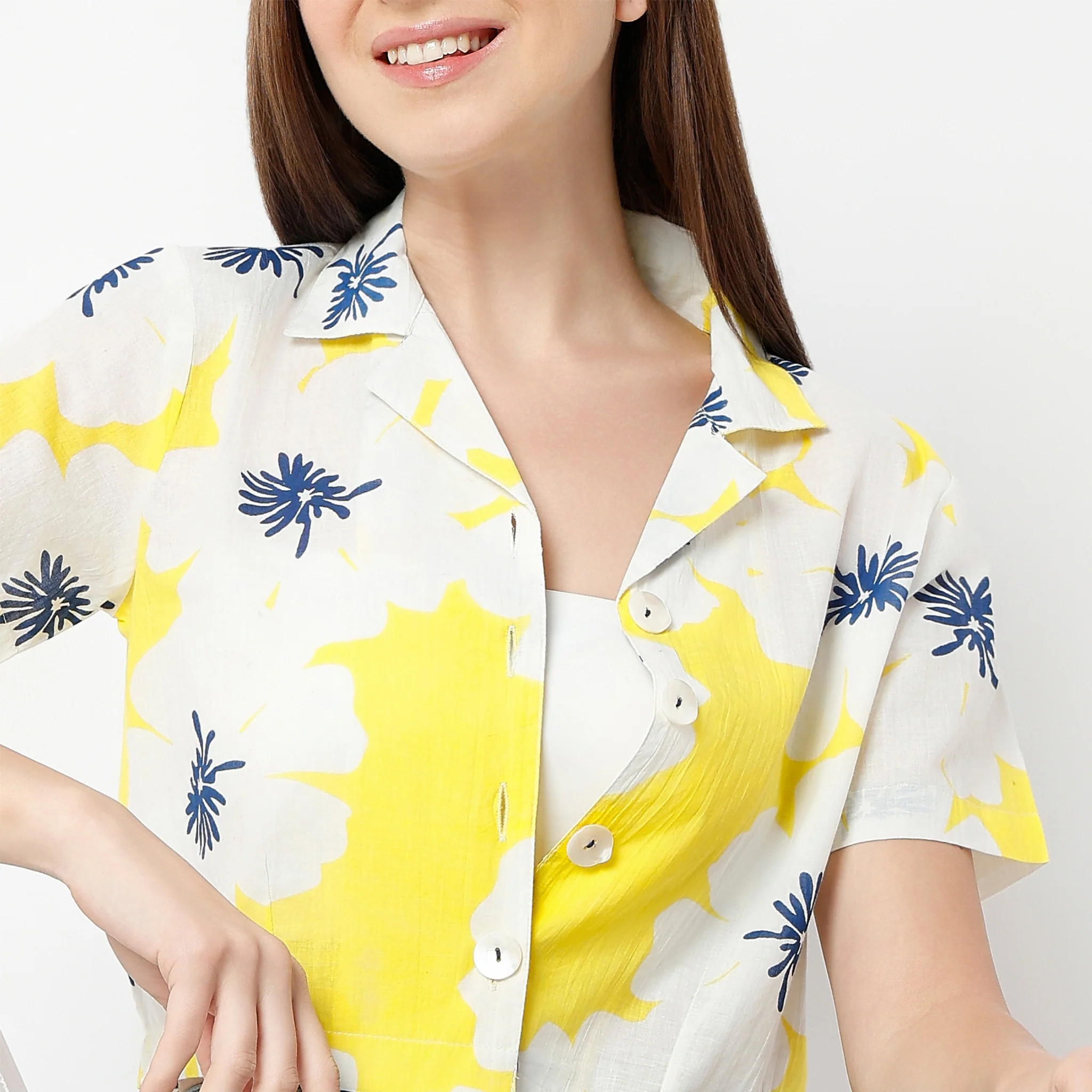 Camp Collar Short Sleeve Straight Cut Printed Crop Shirt - Image 4