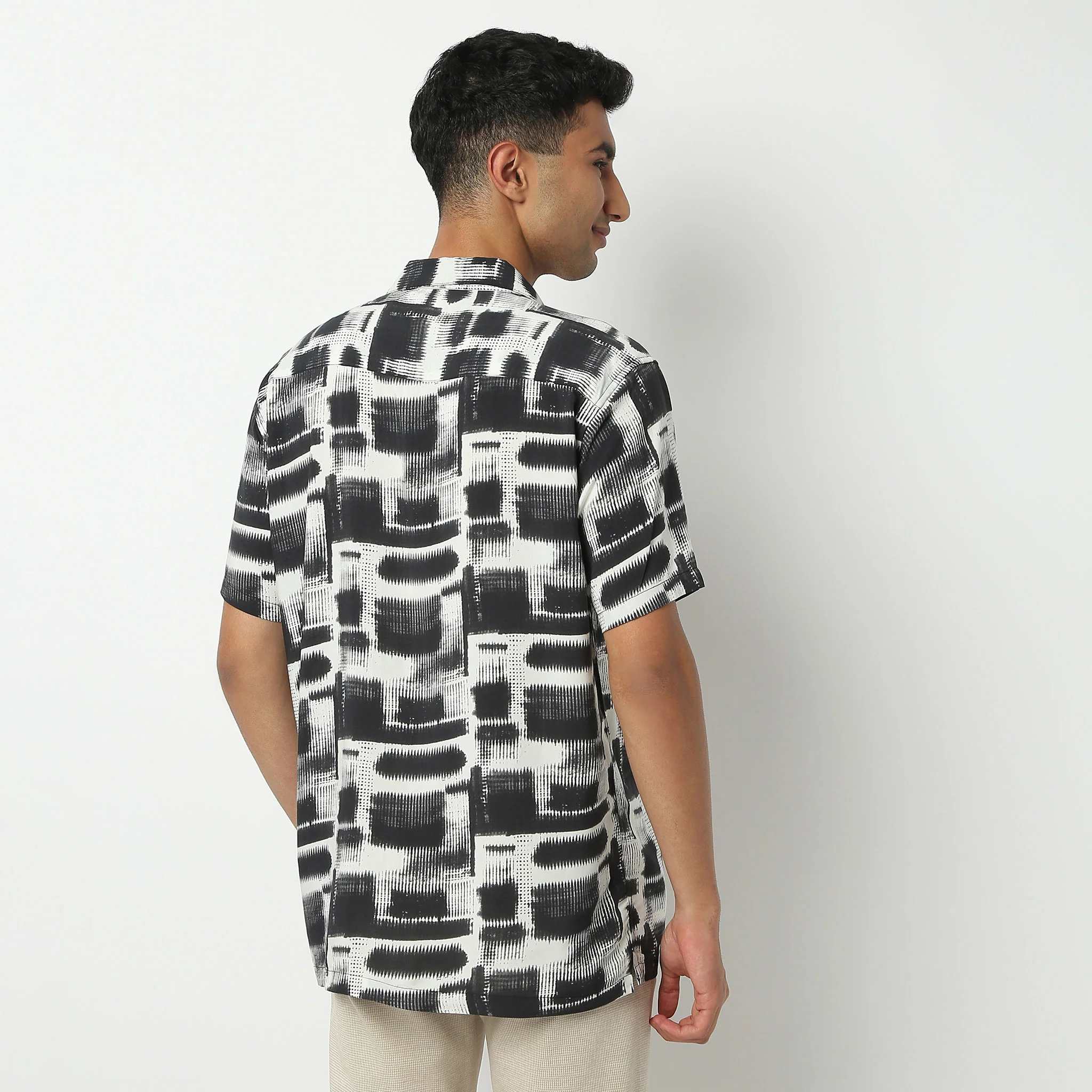 Camp Collar Half Sleeve Pattern Retreat Shirt - Image 3