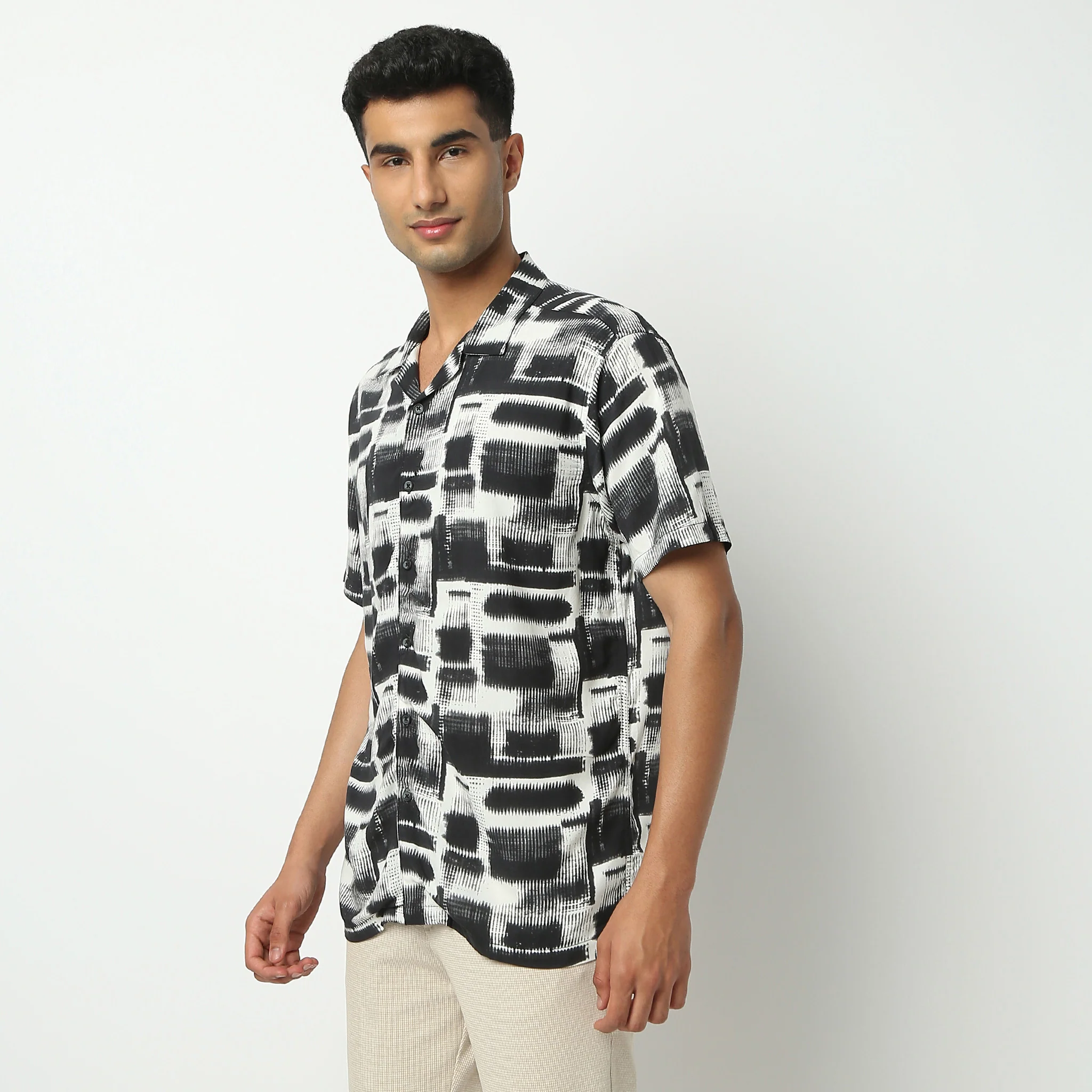 Camp Collar Half Sleeve Pattern Retreat Shirt - Image 5
