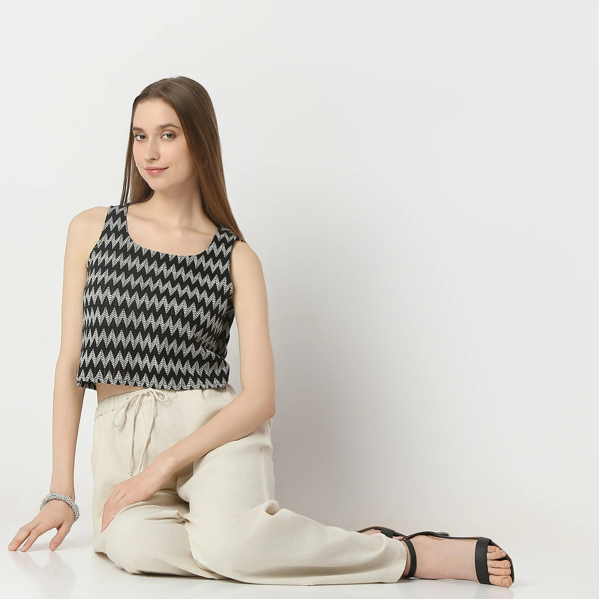 Printed Boat Neck Sleeveless Crop Top