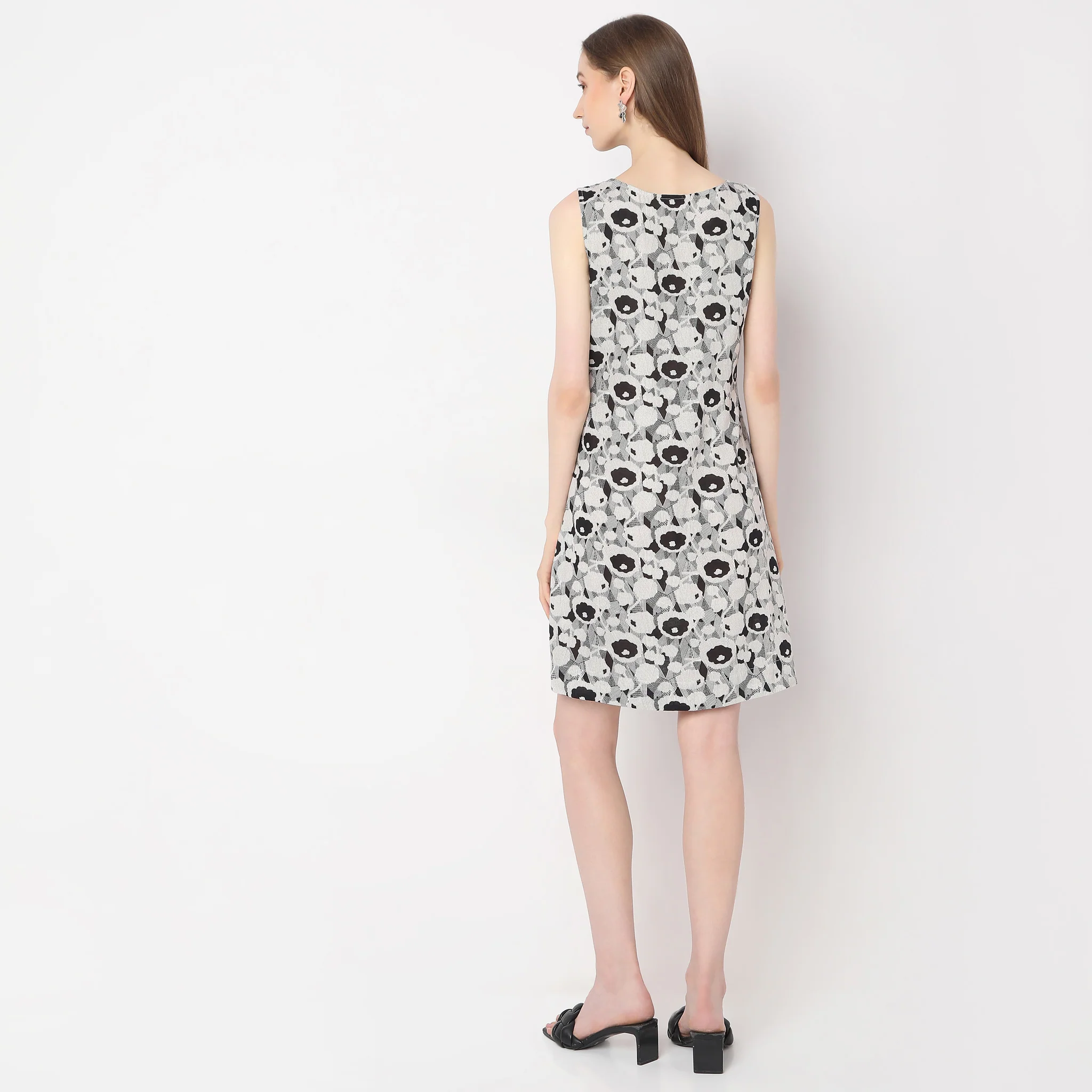 Regular Fit Printed Dress - Image 3