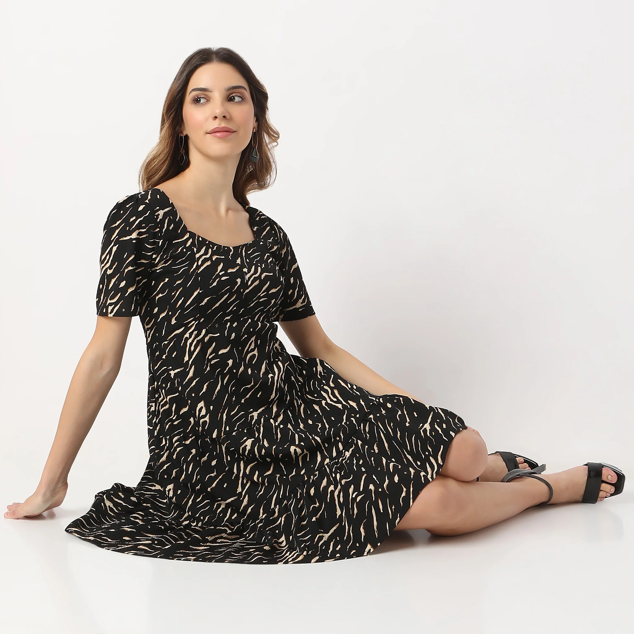 Knee Length Sweet Heart Neck Sandor Elbow Sleeve Ikat Print Midi Dress - Image 6