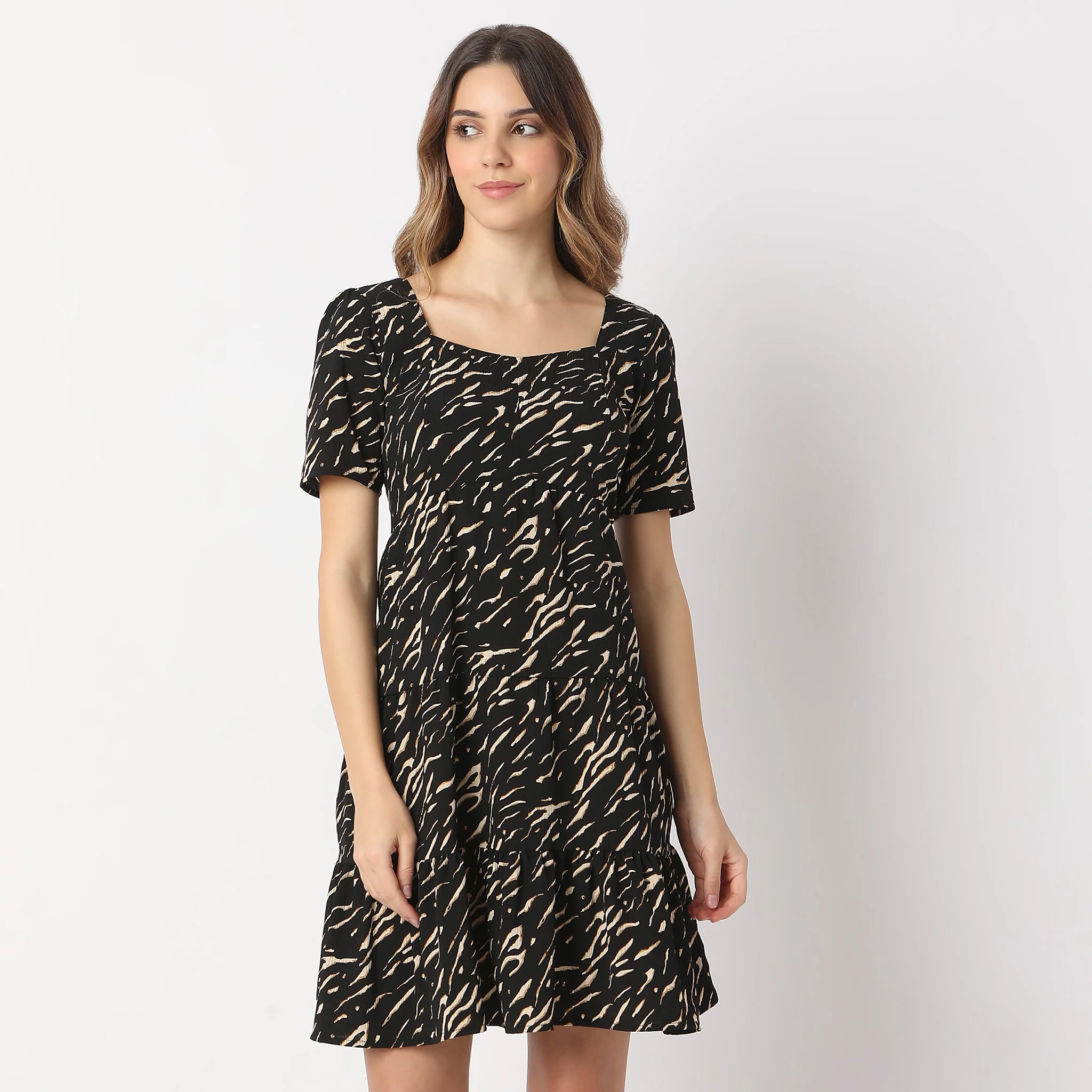 Knee Length Sweet Heart Neck Sandor Elbow Sleeve Ikat Print Midi Dress - Image 7