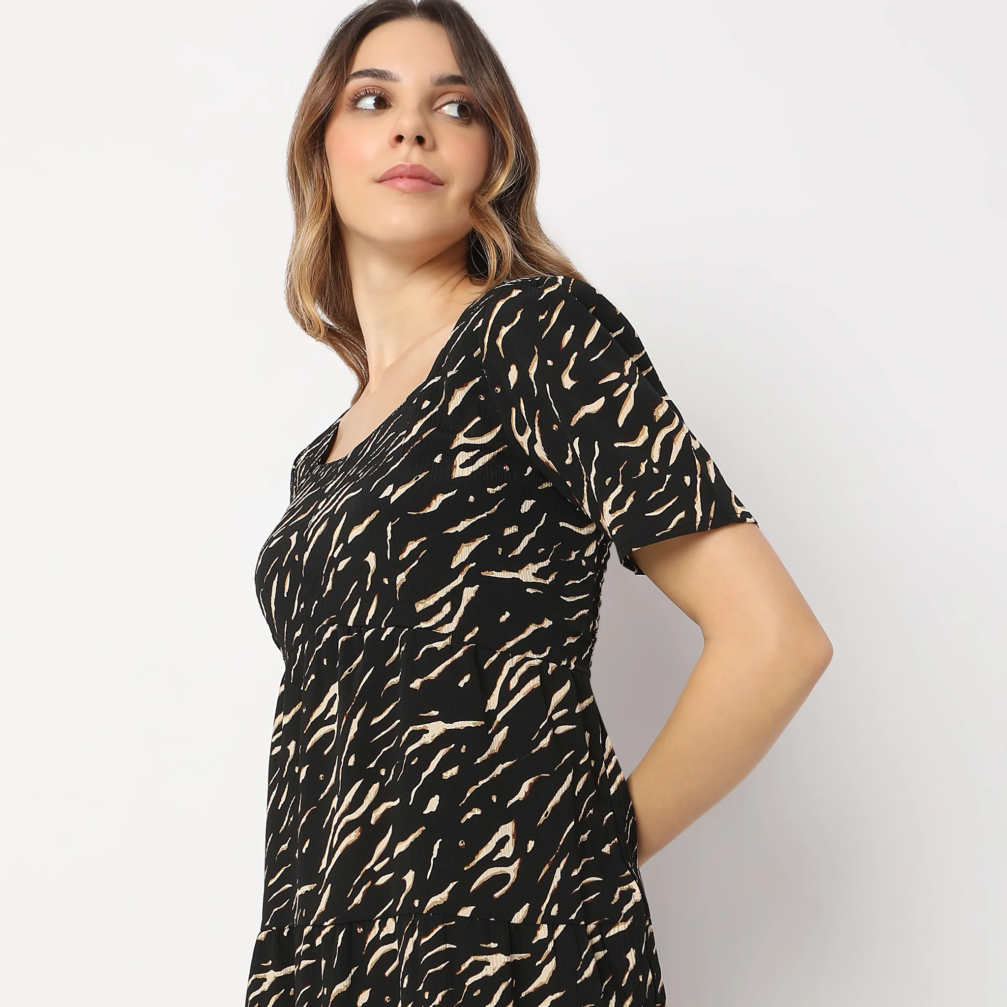 Knee Length Sweet Heart Neck Sandor Elbow Sleeve Ikat Print Midi Dress - Image 9