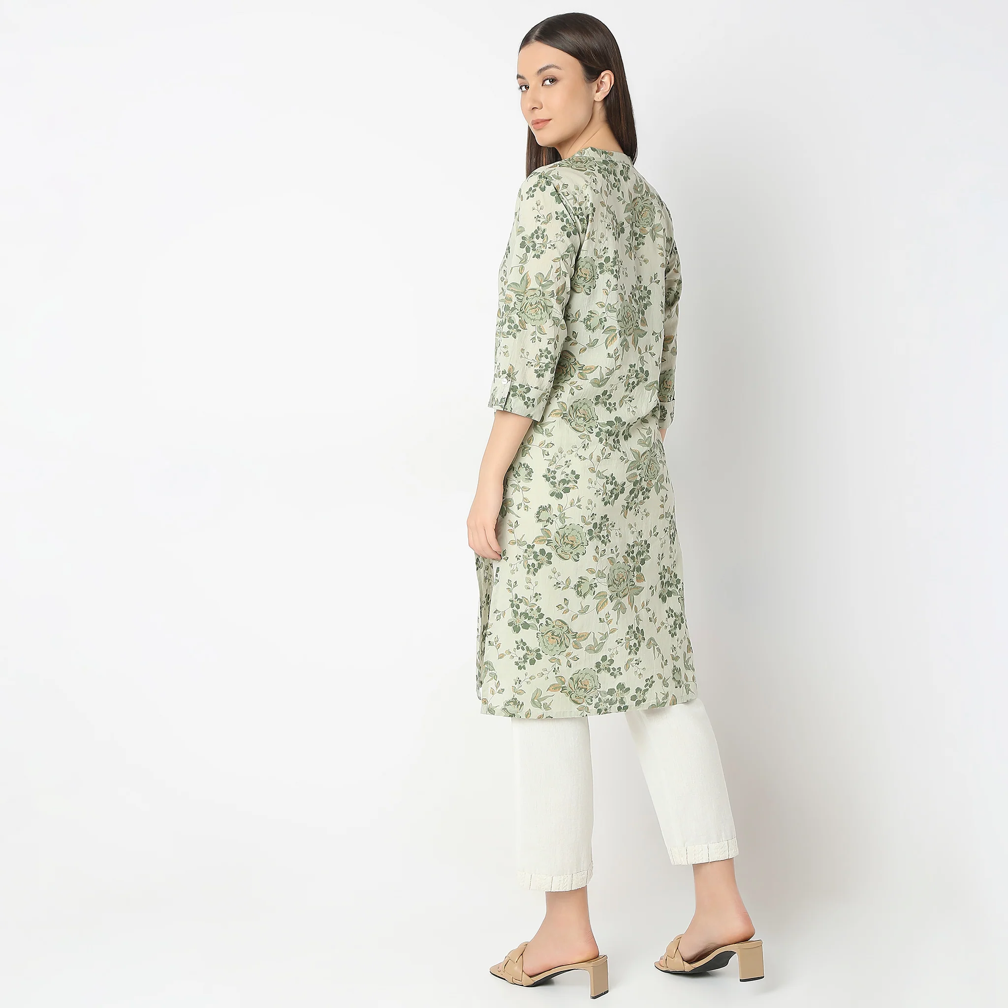 Regular Fit Printed Kurta - Image 8