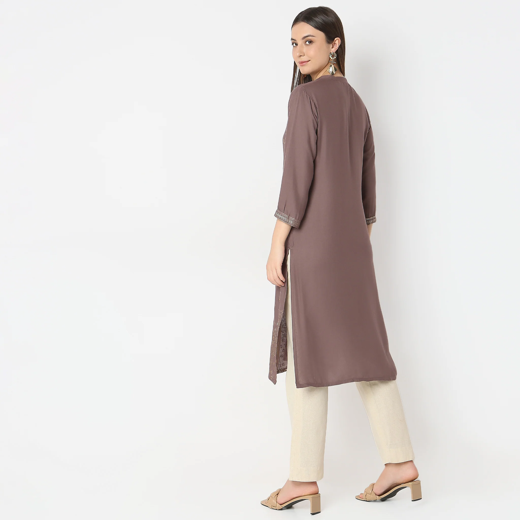 Regular Fit Printed Kurta - Image 3