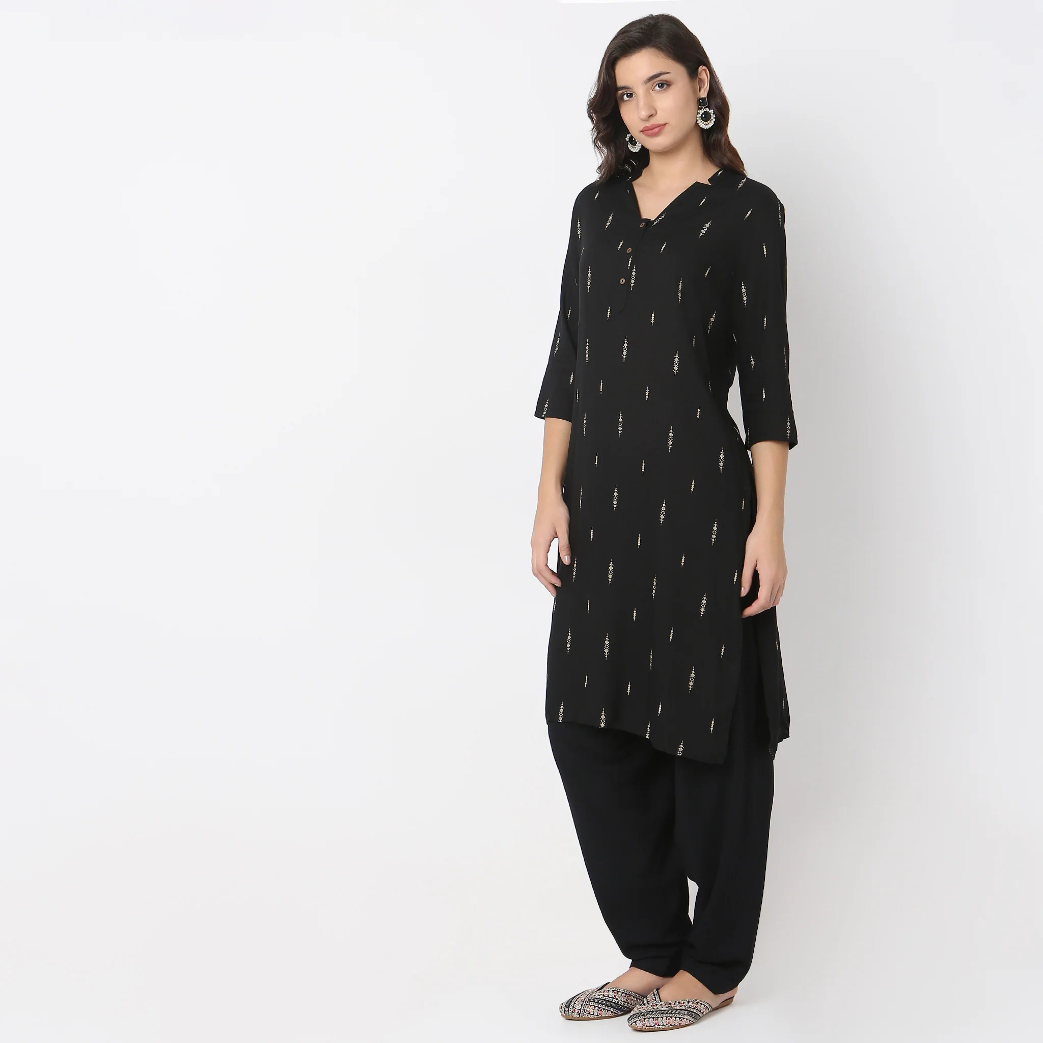 Regular Fit Printed Kurta - Image 10