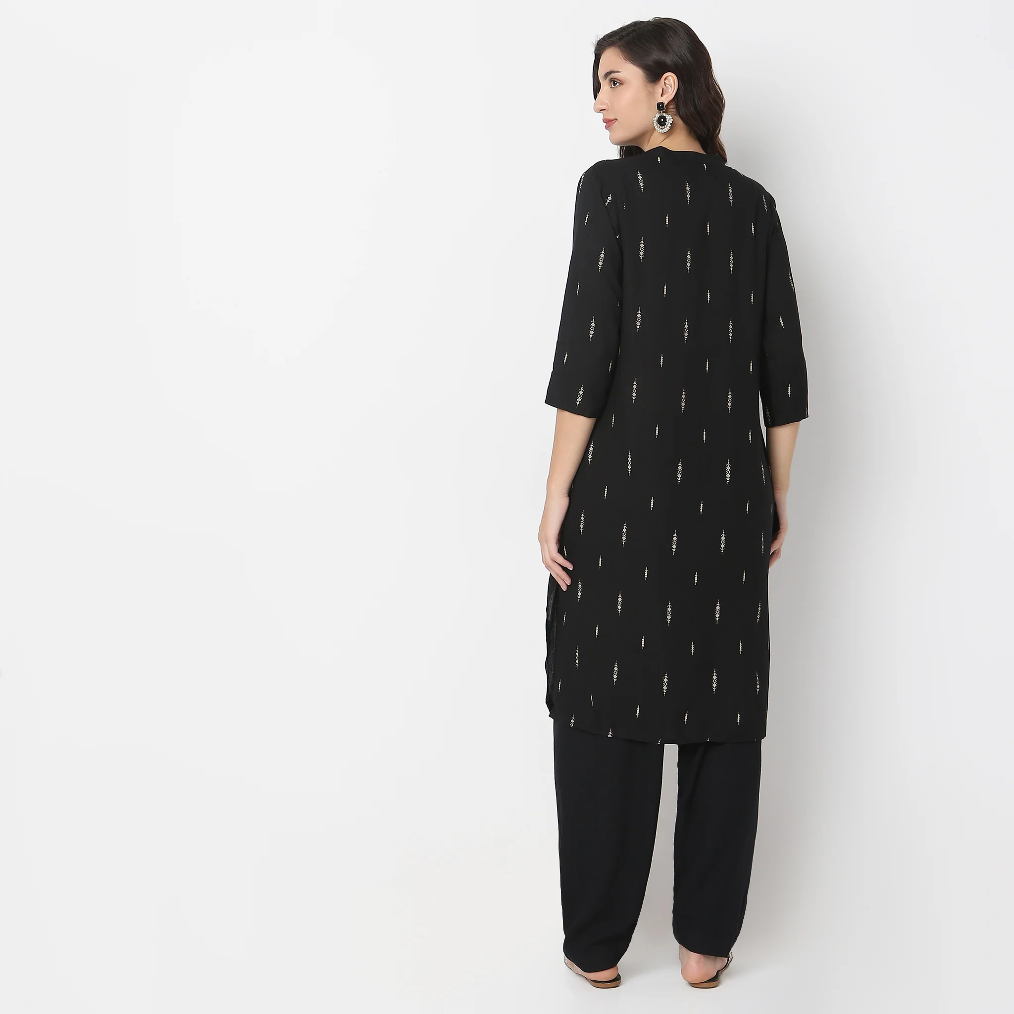 Regular Fit Printed Kurta - Image 8