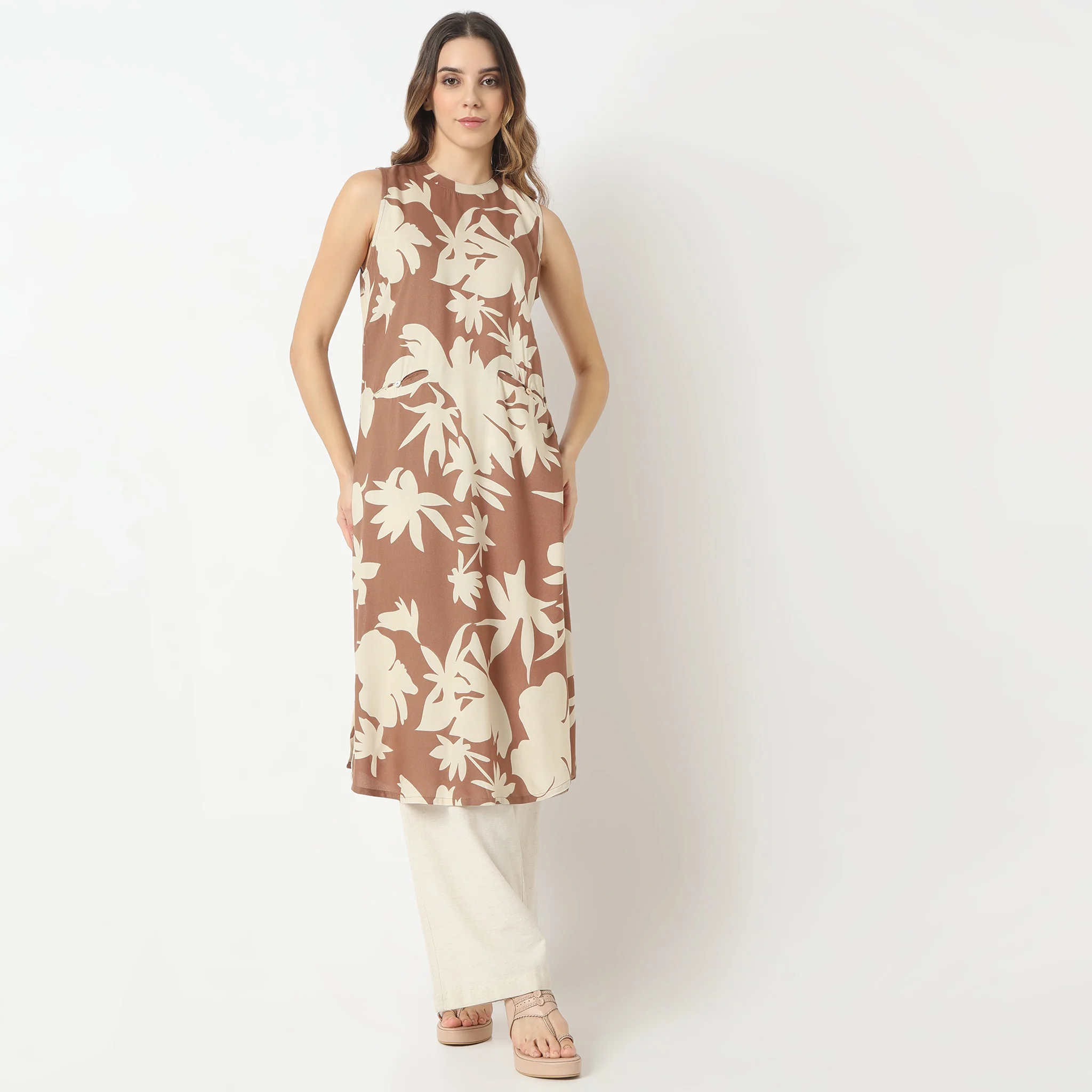 Regular Fit Printed Band Neck Kurta - Image 12