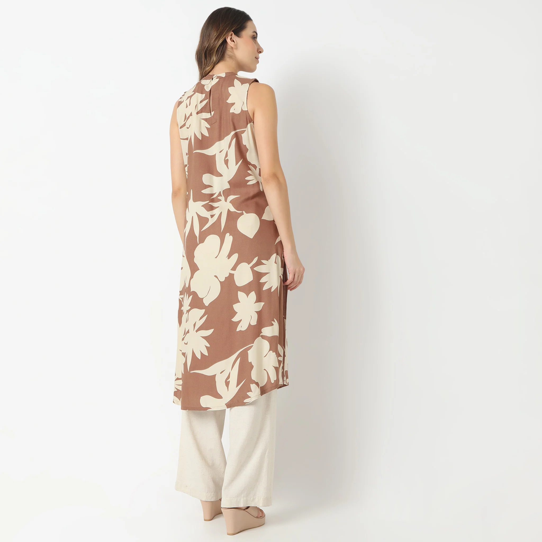 Regular Fit Printed Band Neck Kurta - Image 13