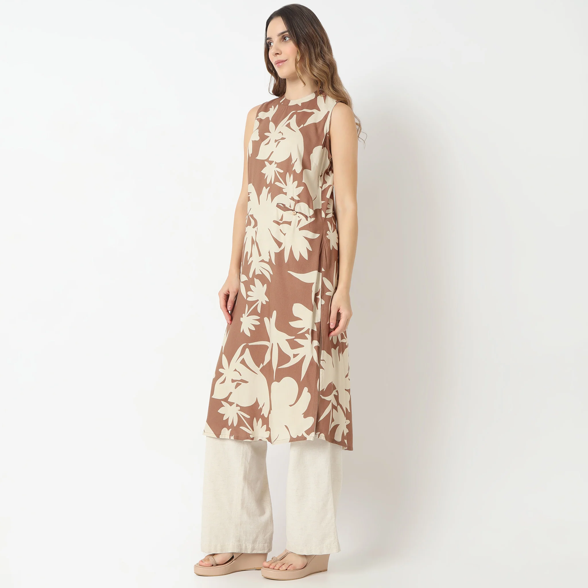 Regular Fit Printed Band Neck Kurta - Image 14