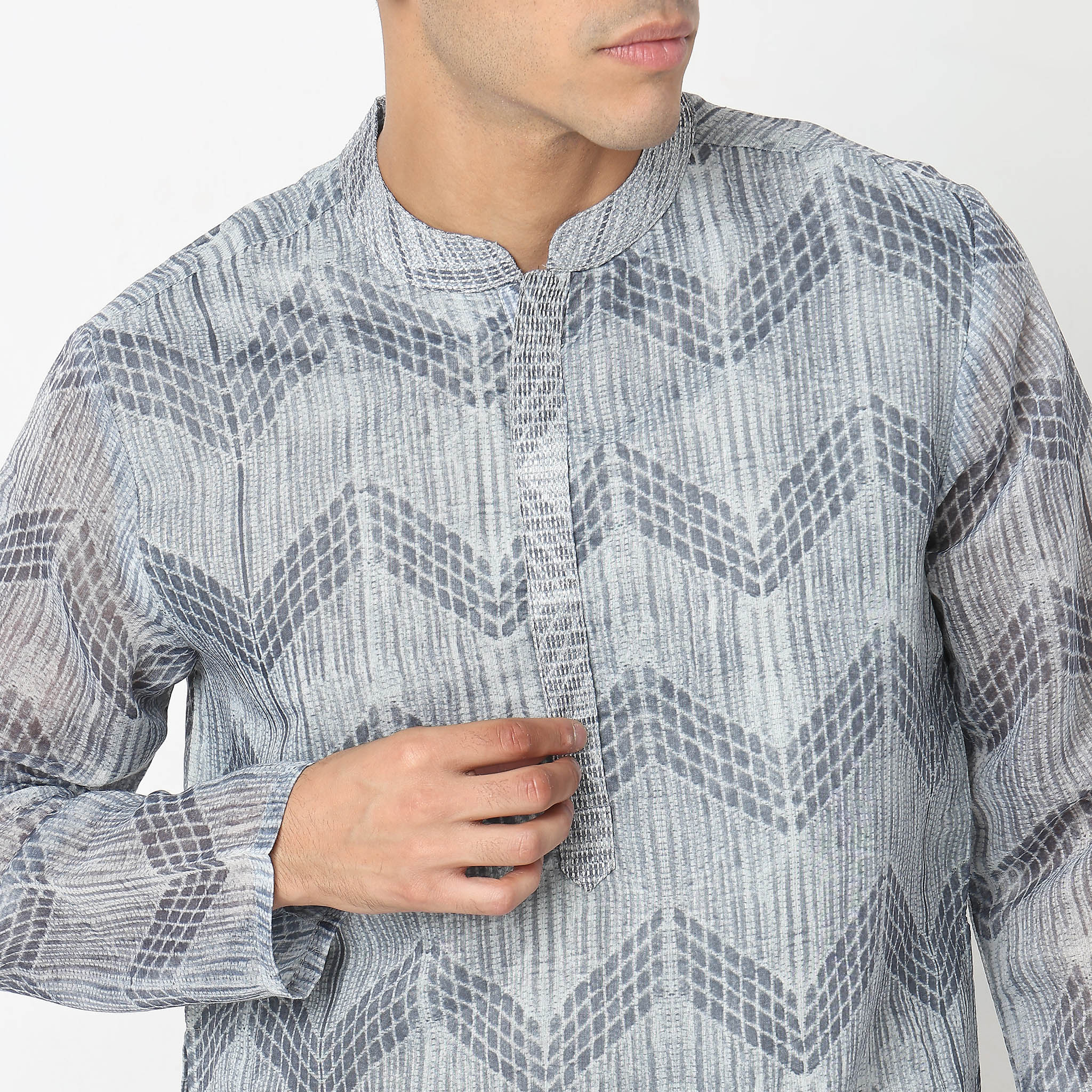 Regular Fit Printed Kurta - Image 4