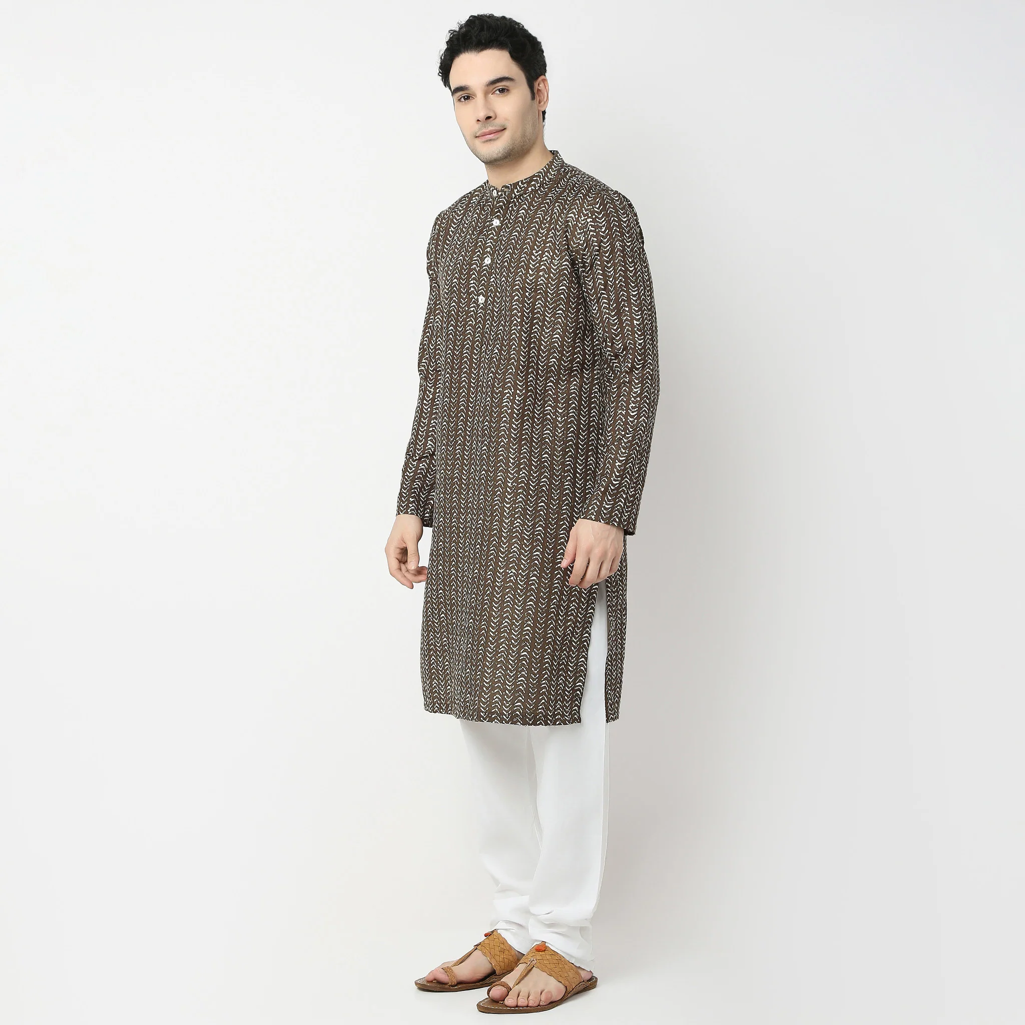 Regular Fit Printed Kurta - Image 5
