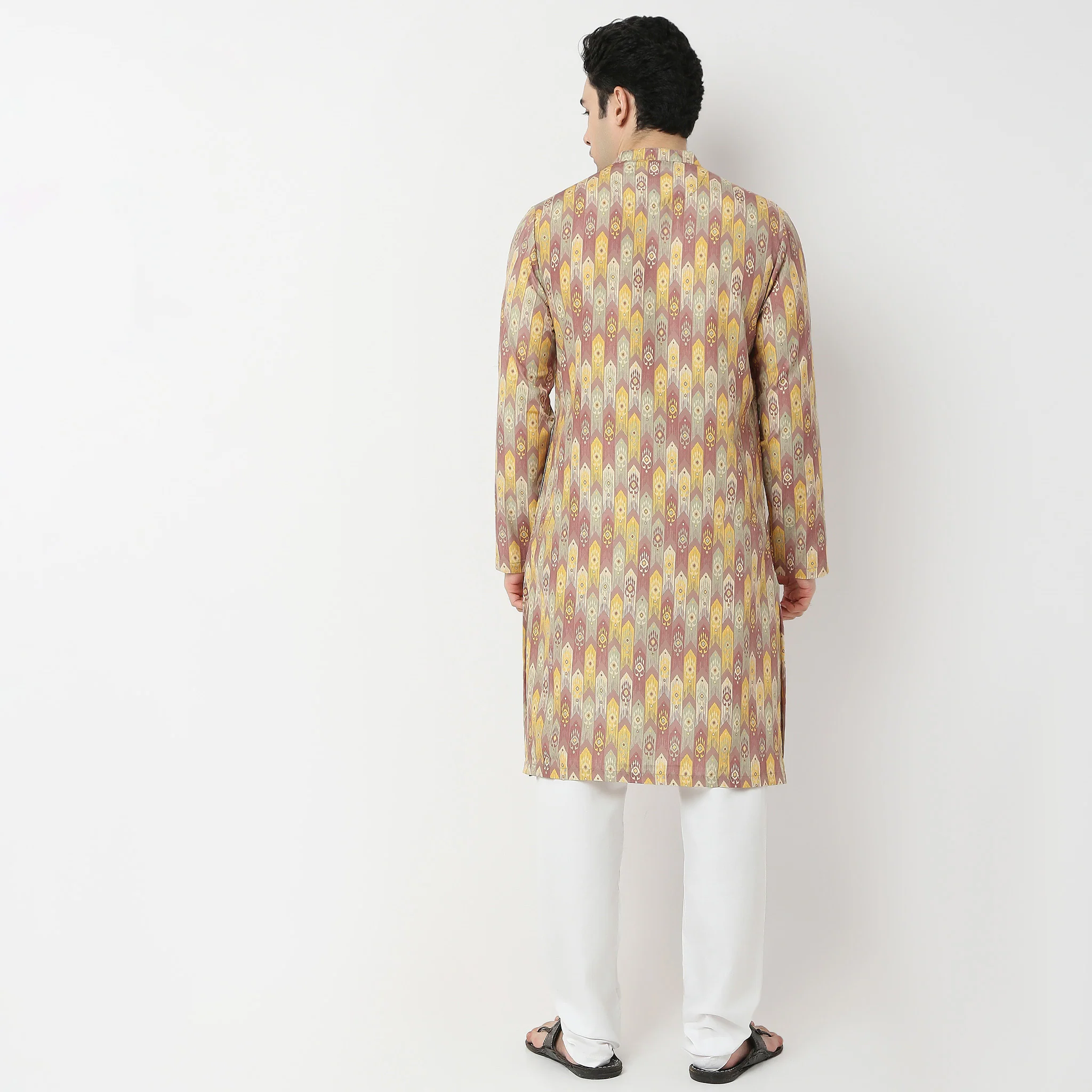 Regular Fit Printed Kurta - Image 3