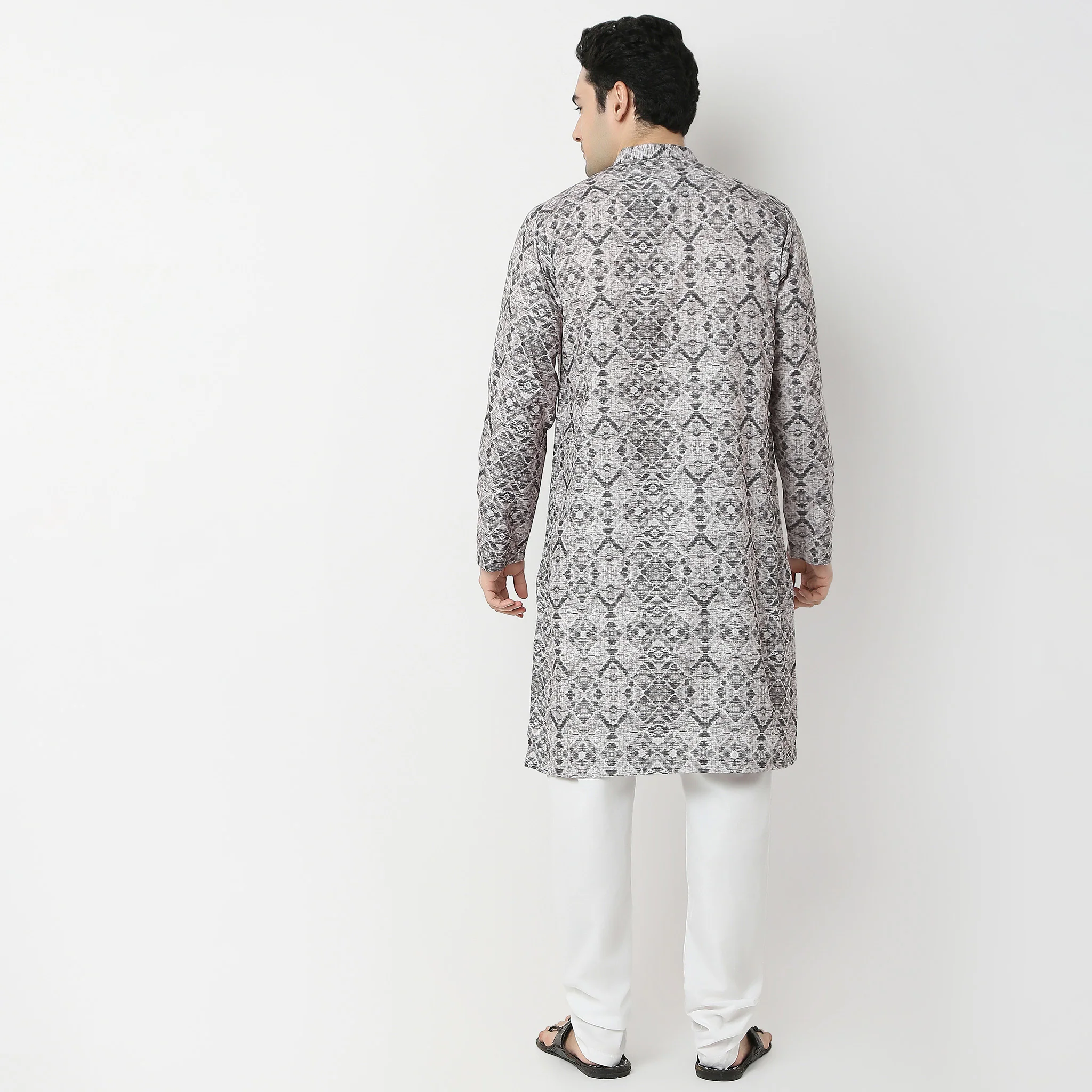 Regular Fit Printed Kurta - Image 3