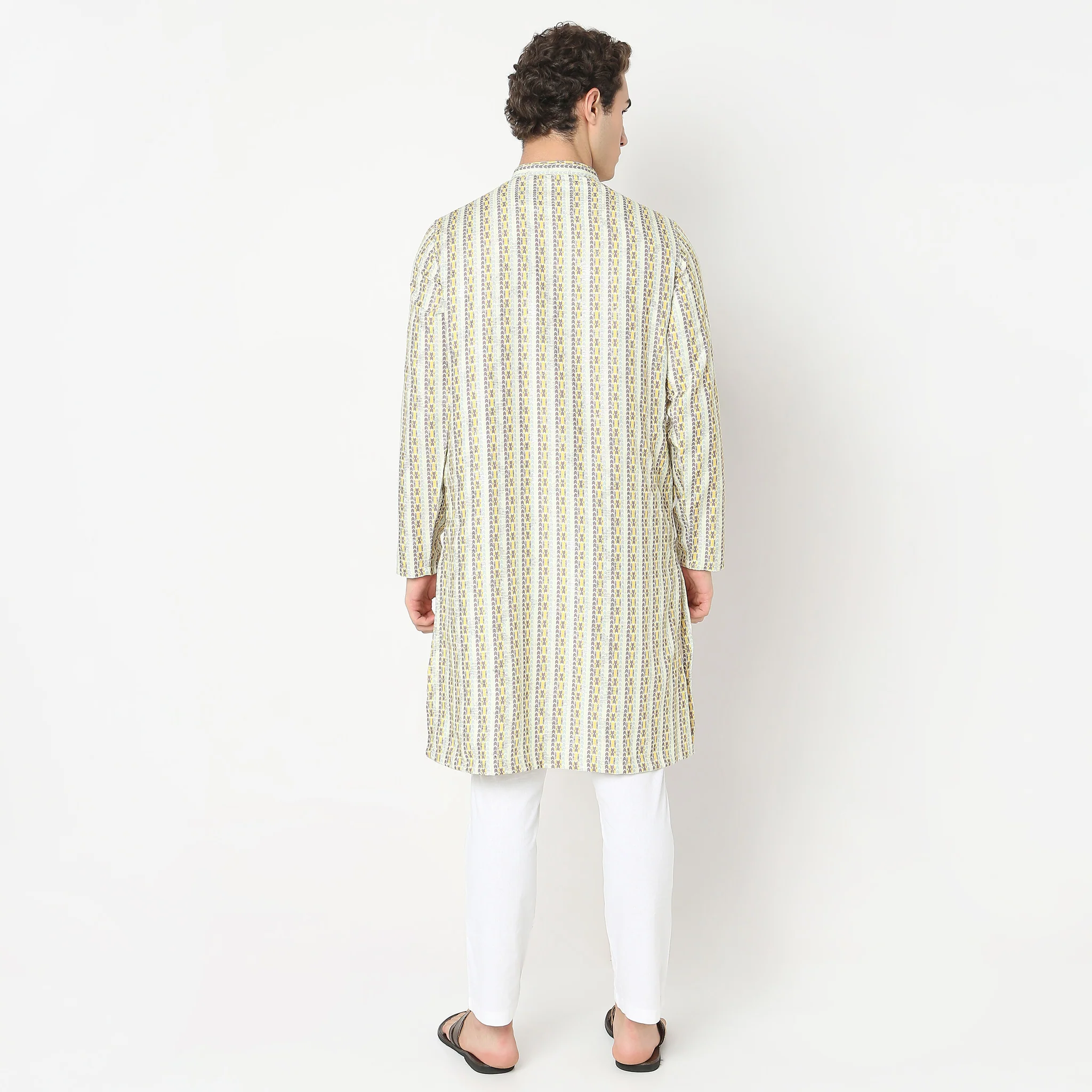 Regular Fit Printed Kurta - Image 3