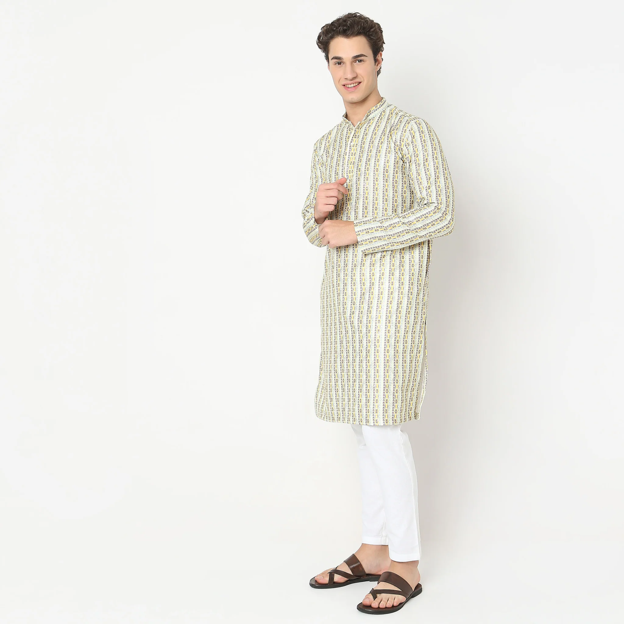 Regular Fit Printed Kurta - Image 5