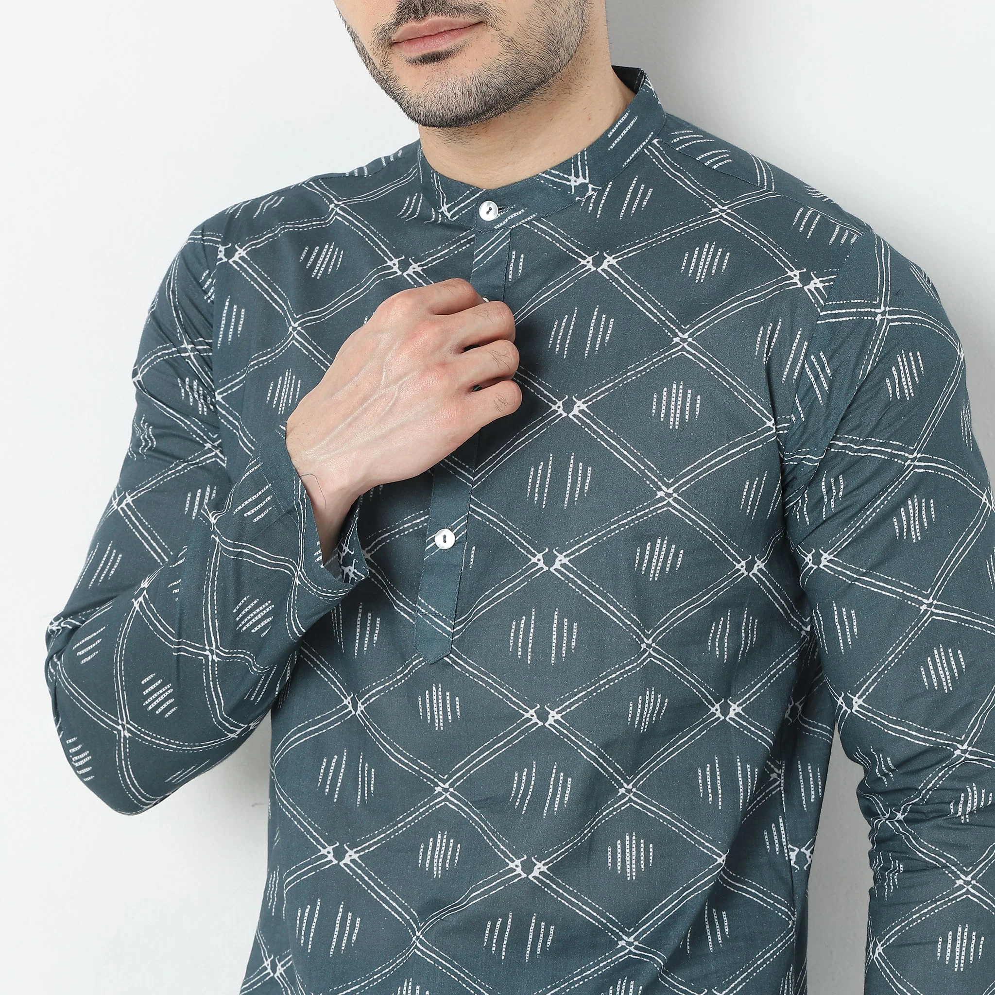Regular Fit Printed Kurta - Image 4