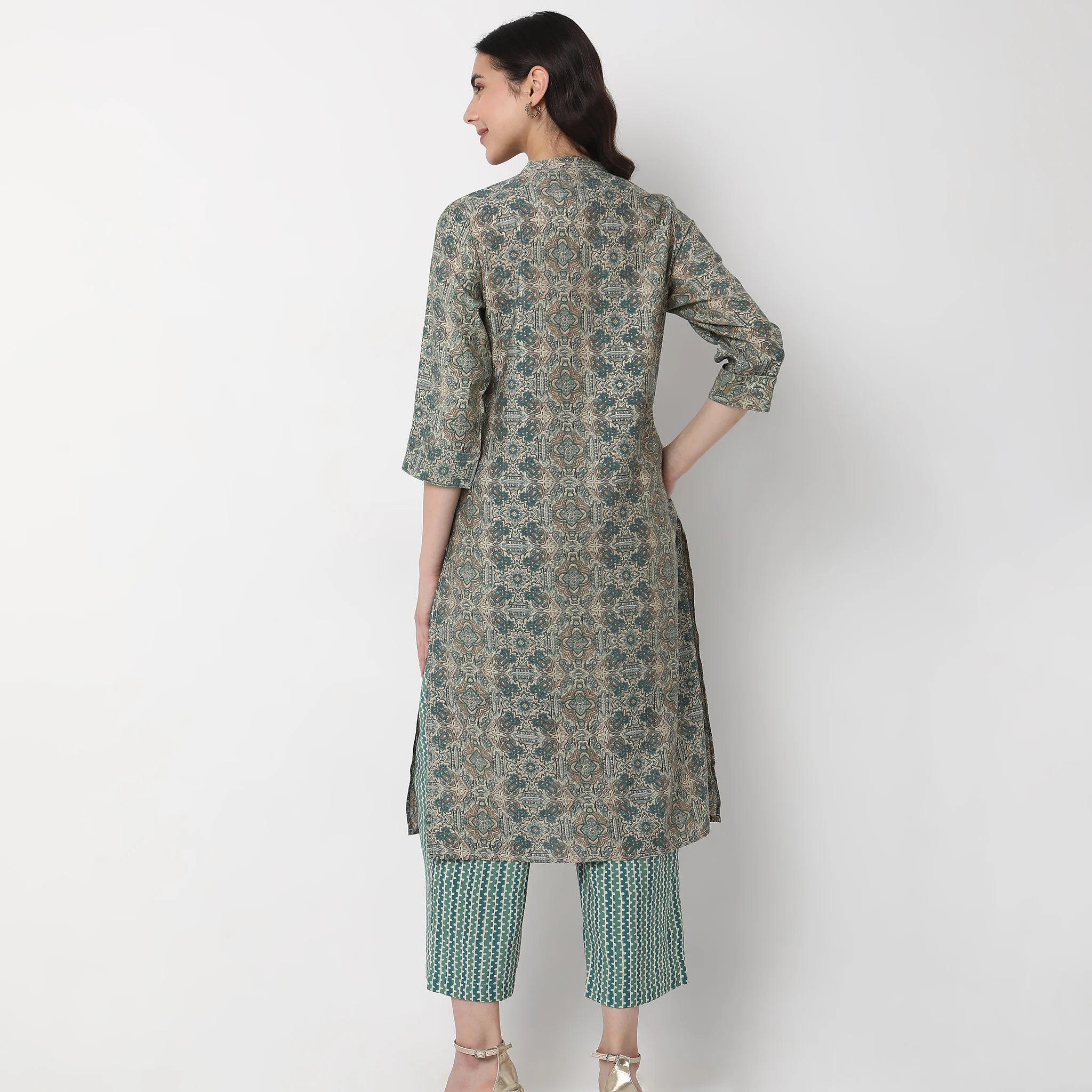 Regular Fit Printed Kurta With Pant Set - Image 3