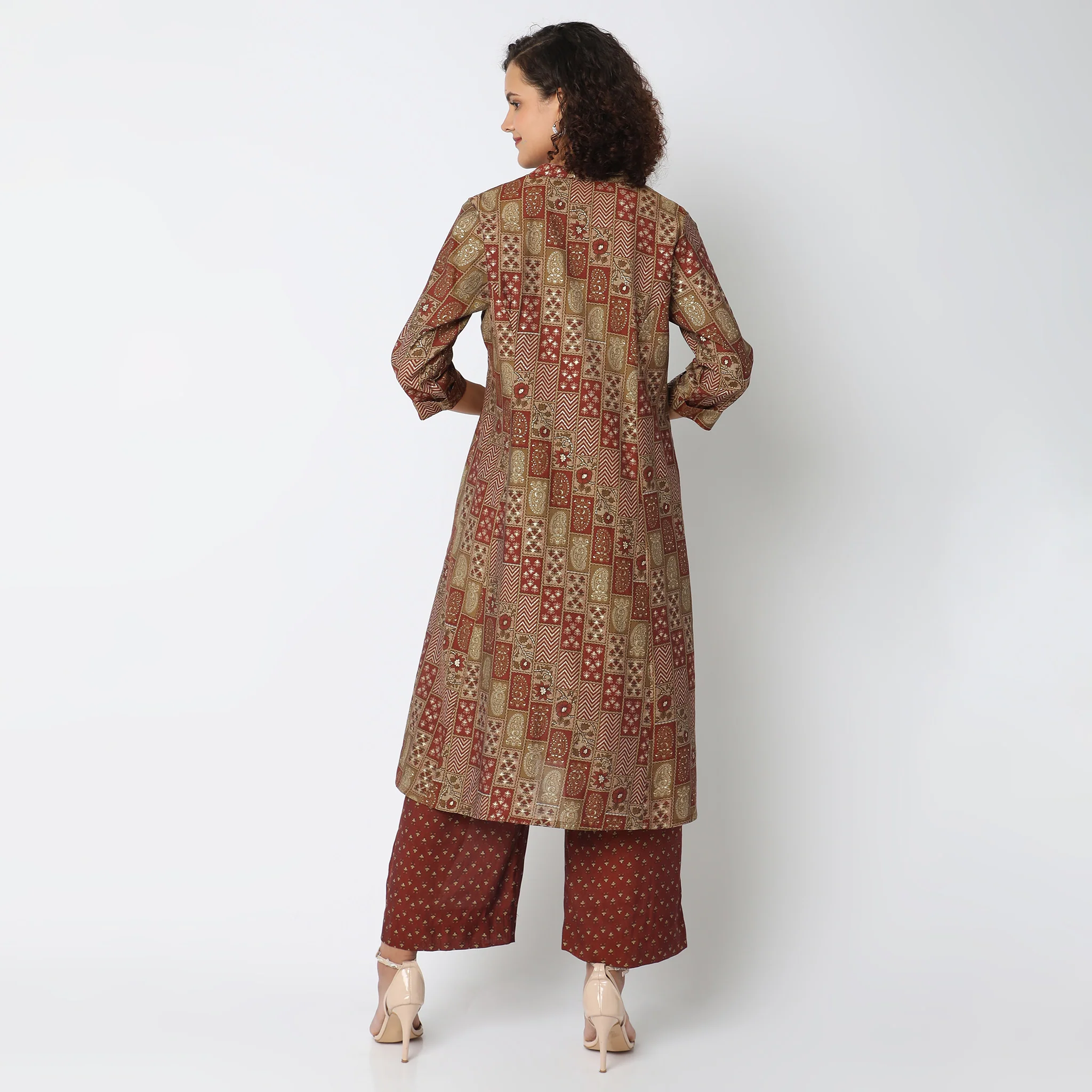 Regular Fit Printed Kurta With Pant Set - Image 3