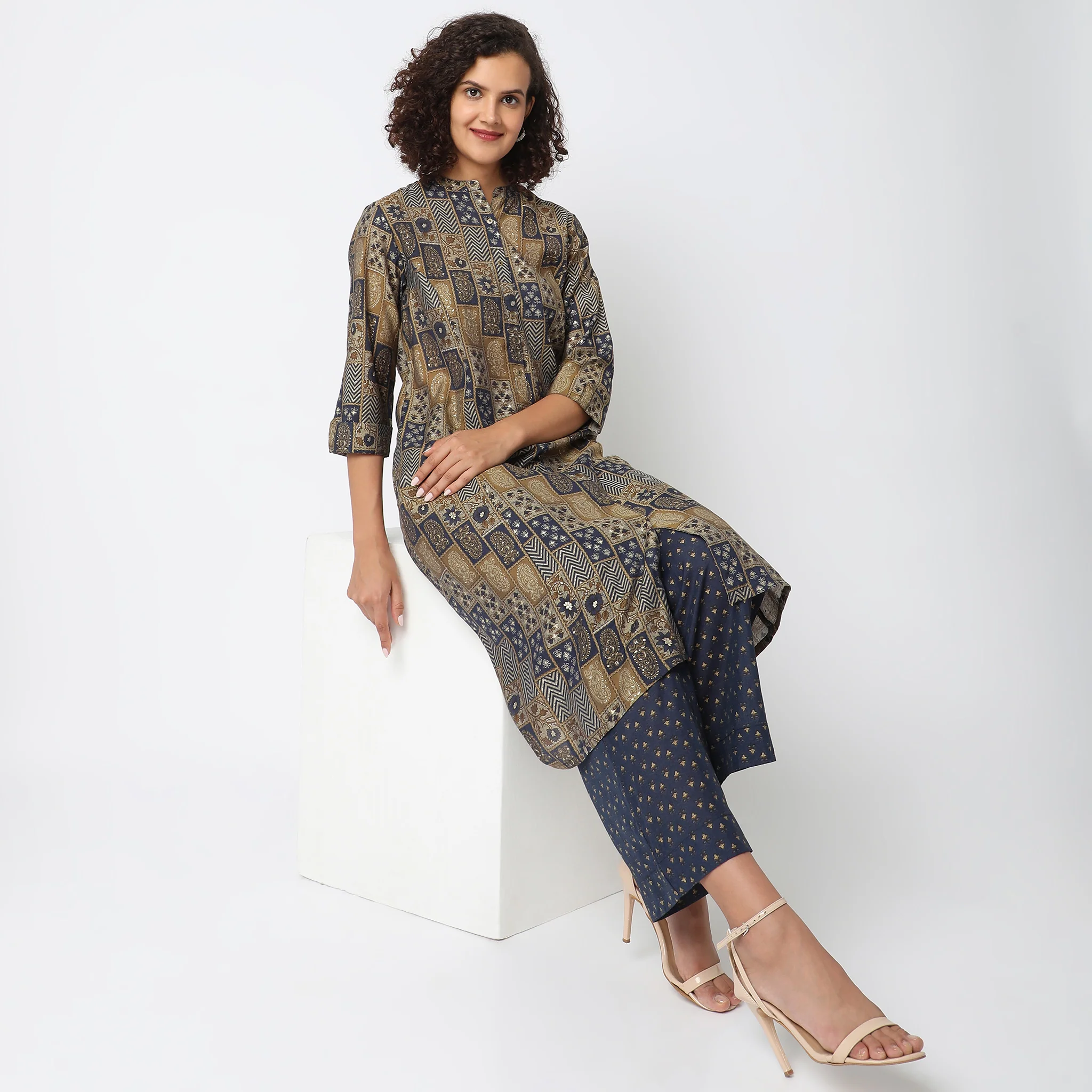 Regular Fit Printed Kurta With Pant Set - Image 8