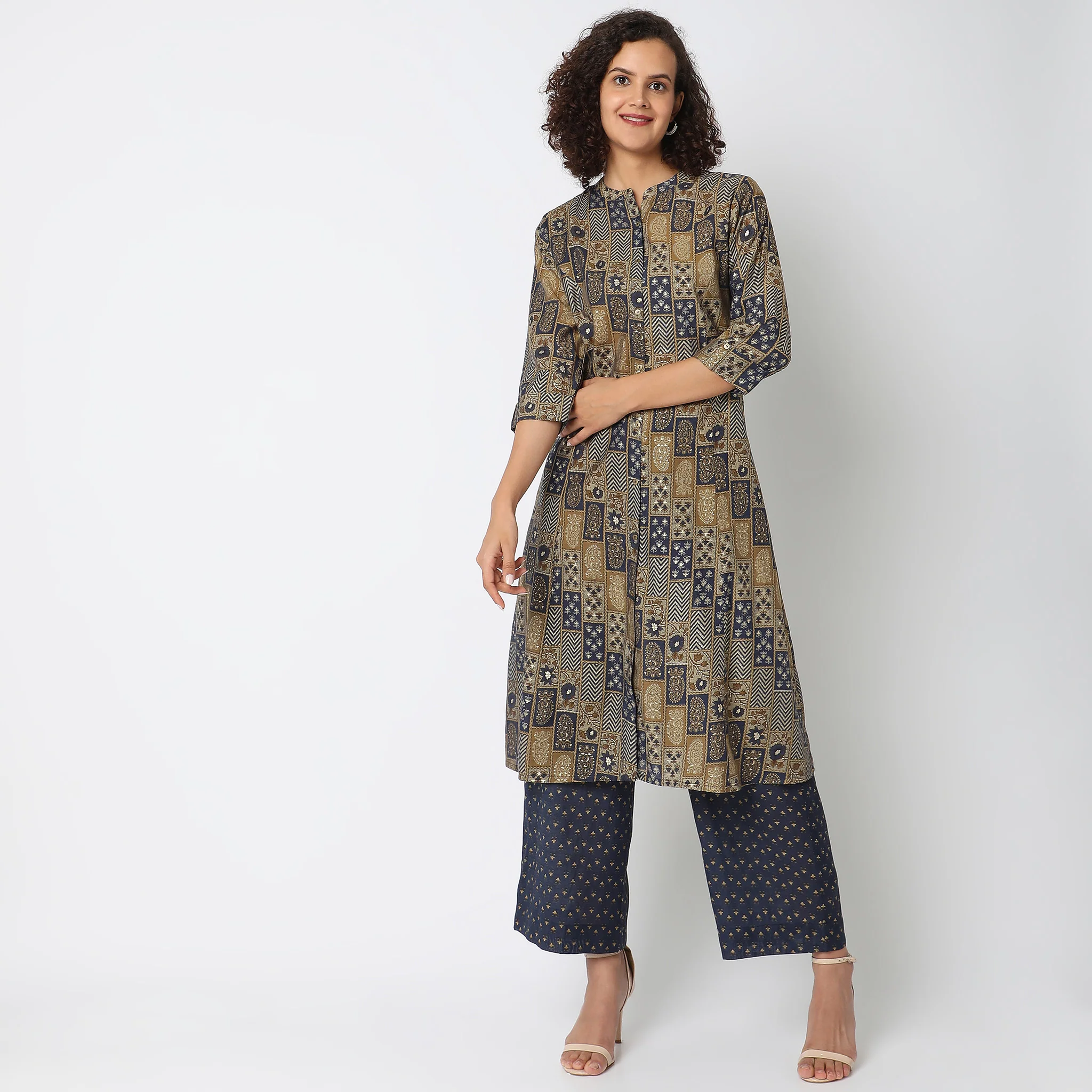 Regular Fit Printed Kurta With Pant Set - Image 9