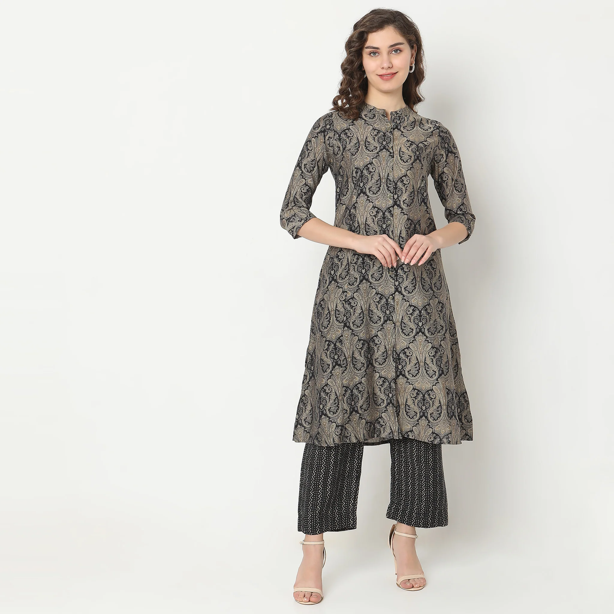 Regular Fit Printed Kurta With Pant Set - Image 2