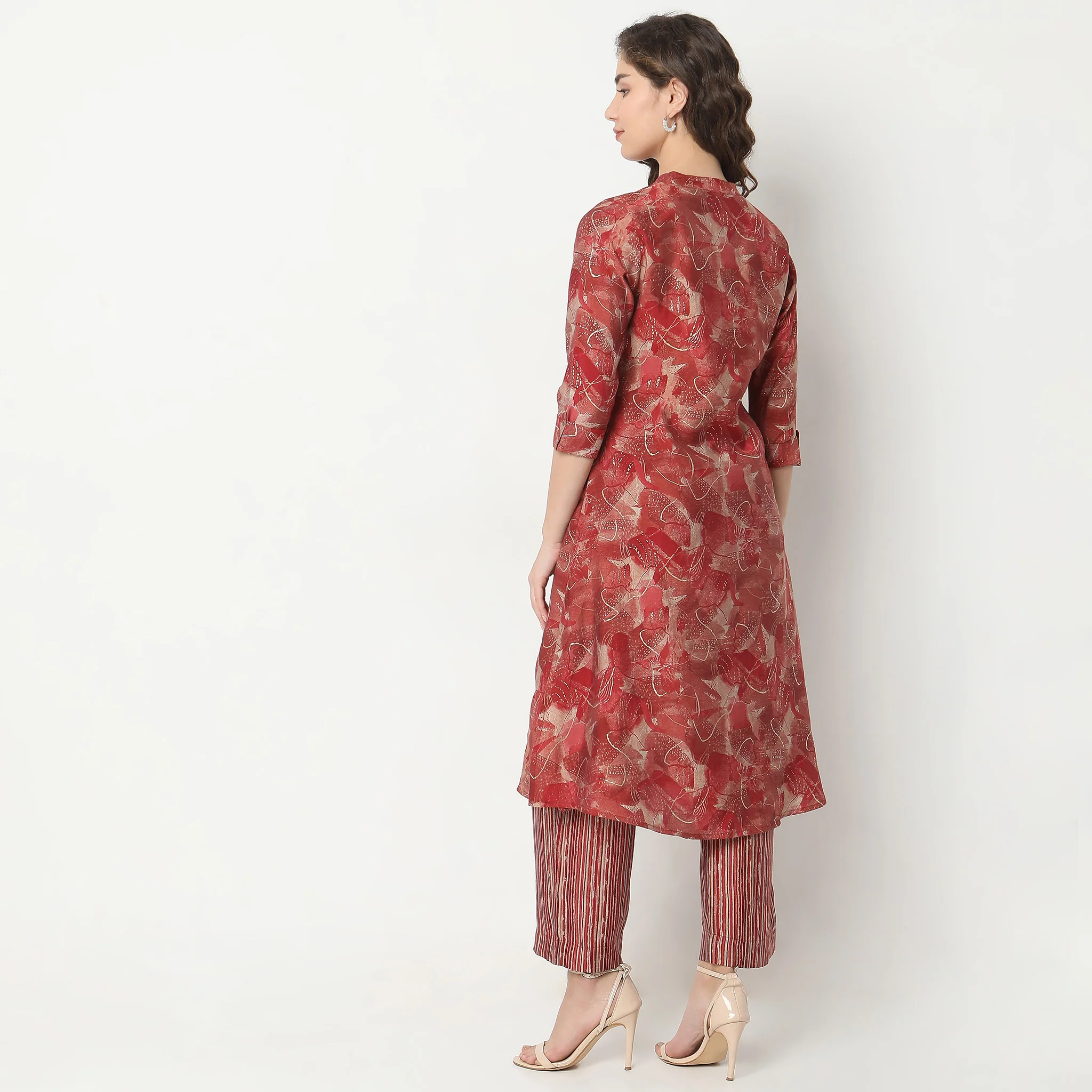Regular Fit Printed Kurta With Pant Set - Image 3
