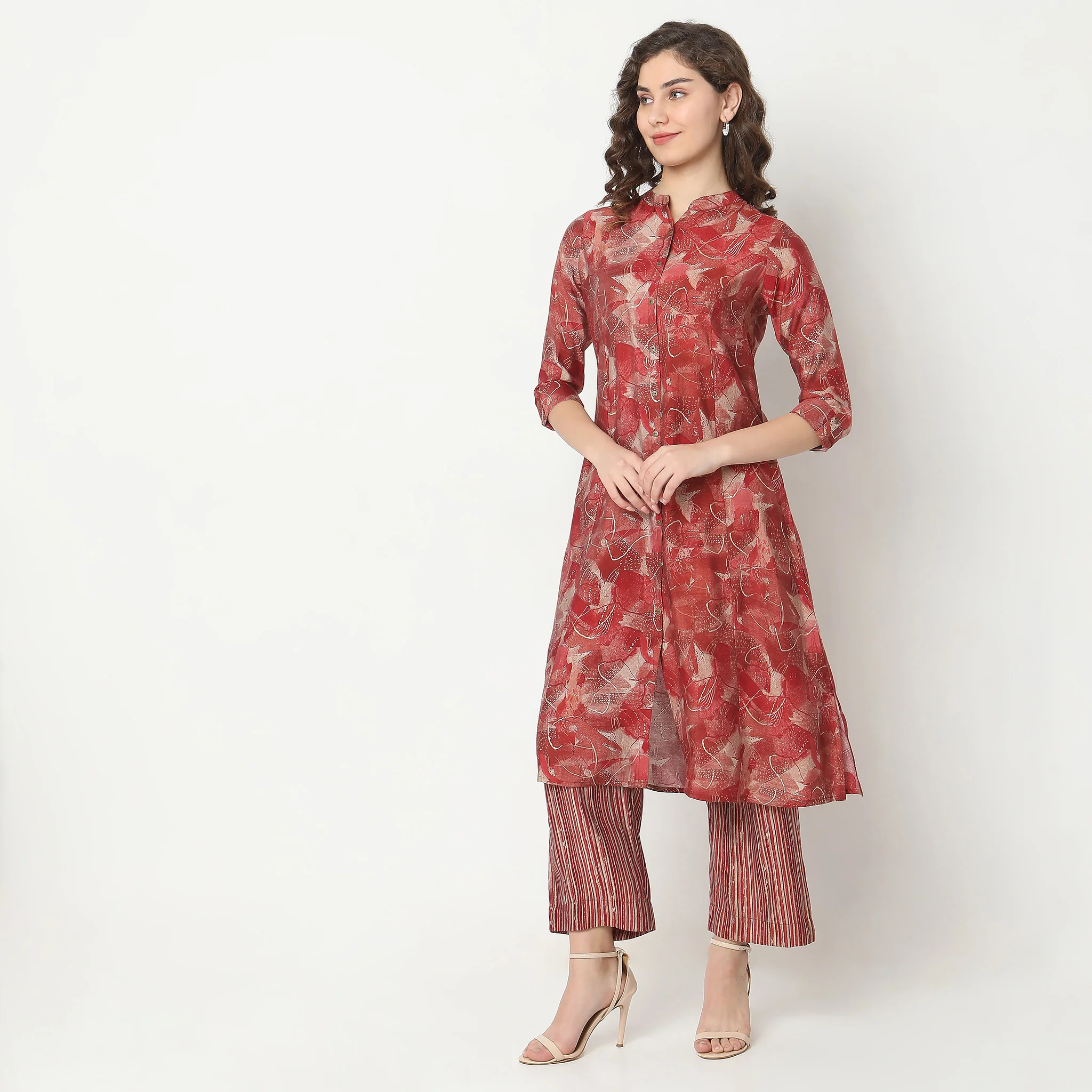 Regular Fit Printed Kurta With Pant Set - Image 5