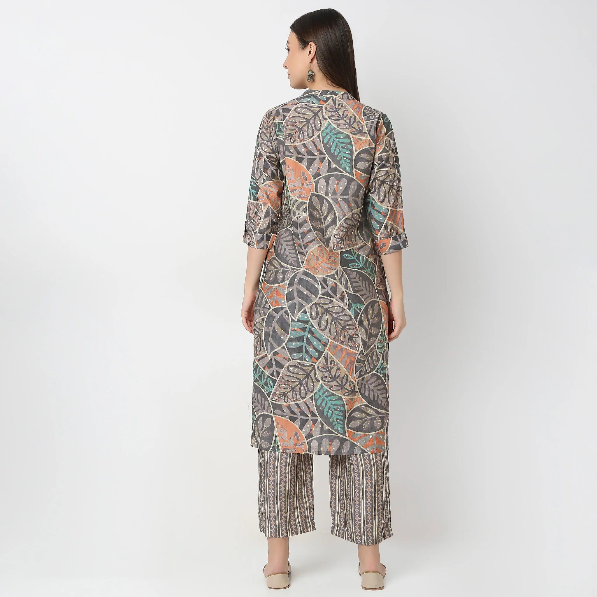 Regular Fit Printed Kurta With Pant Set - Image 3