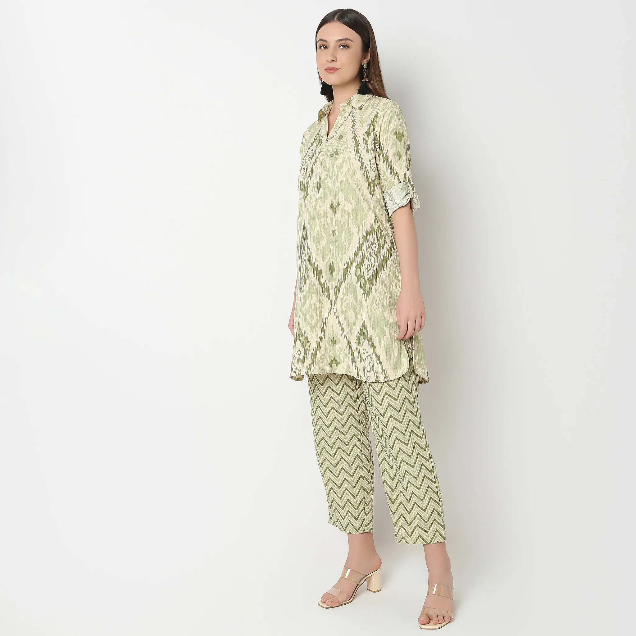 Regular Fit Printed Kurta With Pant Set - Image 5