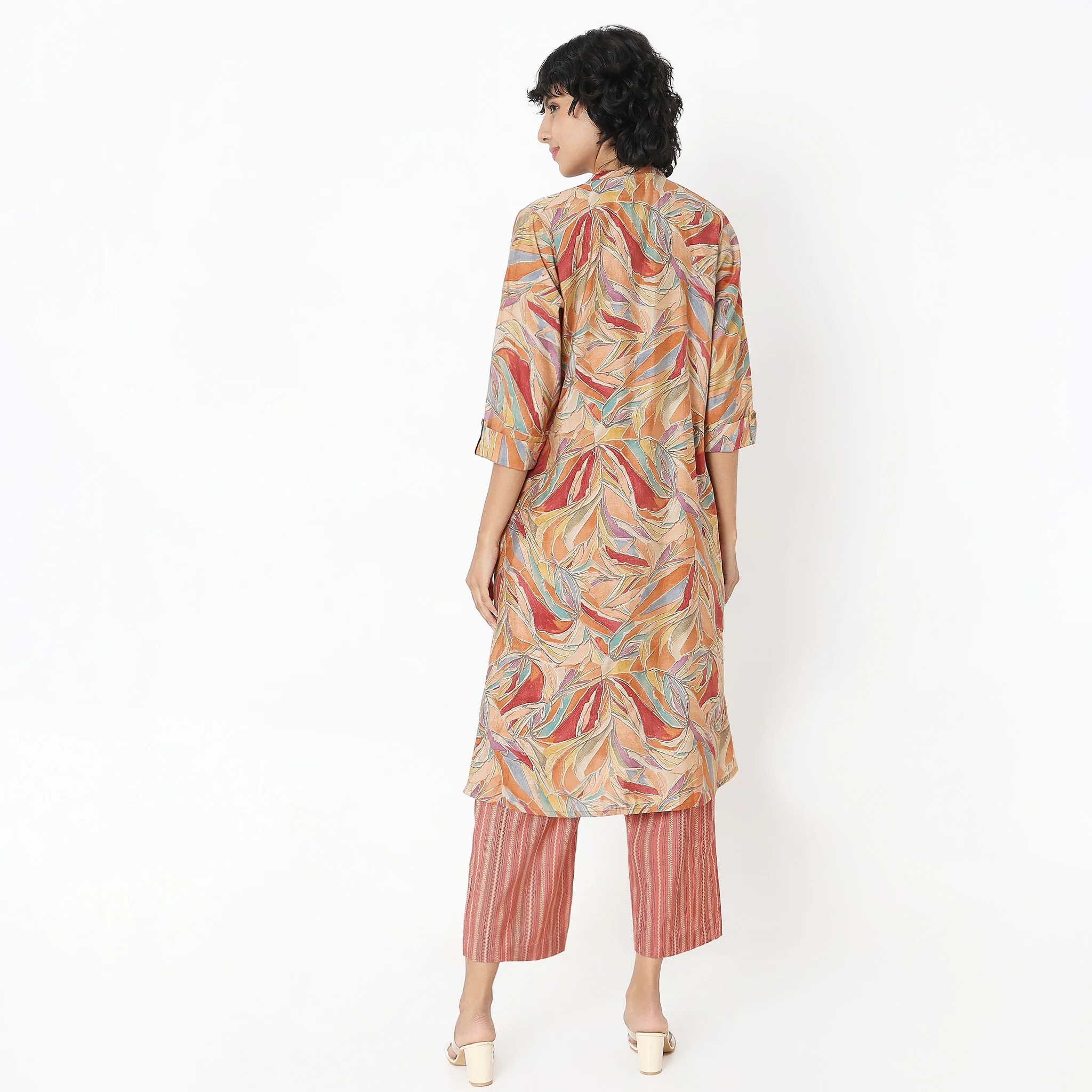 Regular Fit Printed Kurta With Pant Set - Image 3