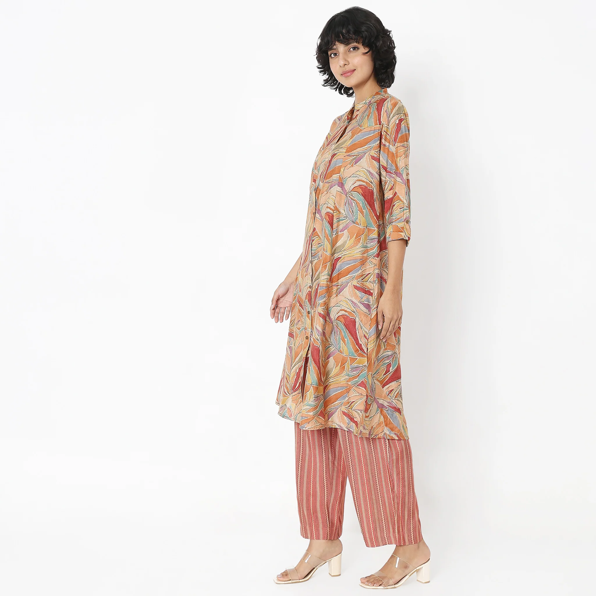 Regular Fit Printed Kurta With Pant Set - Image 5