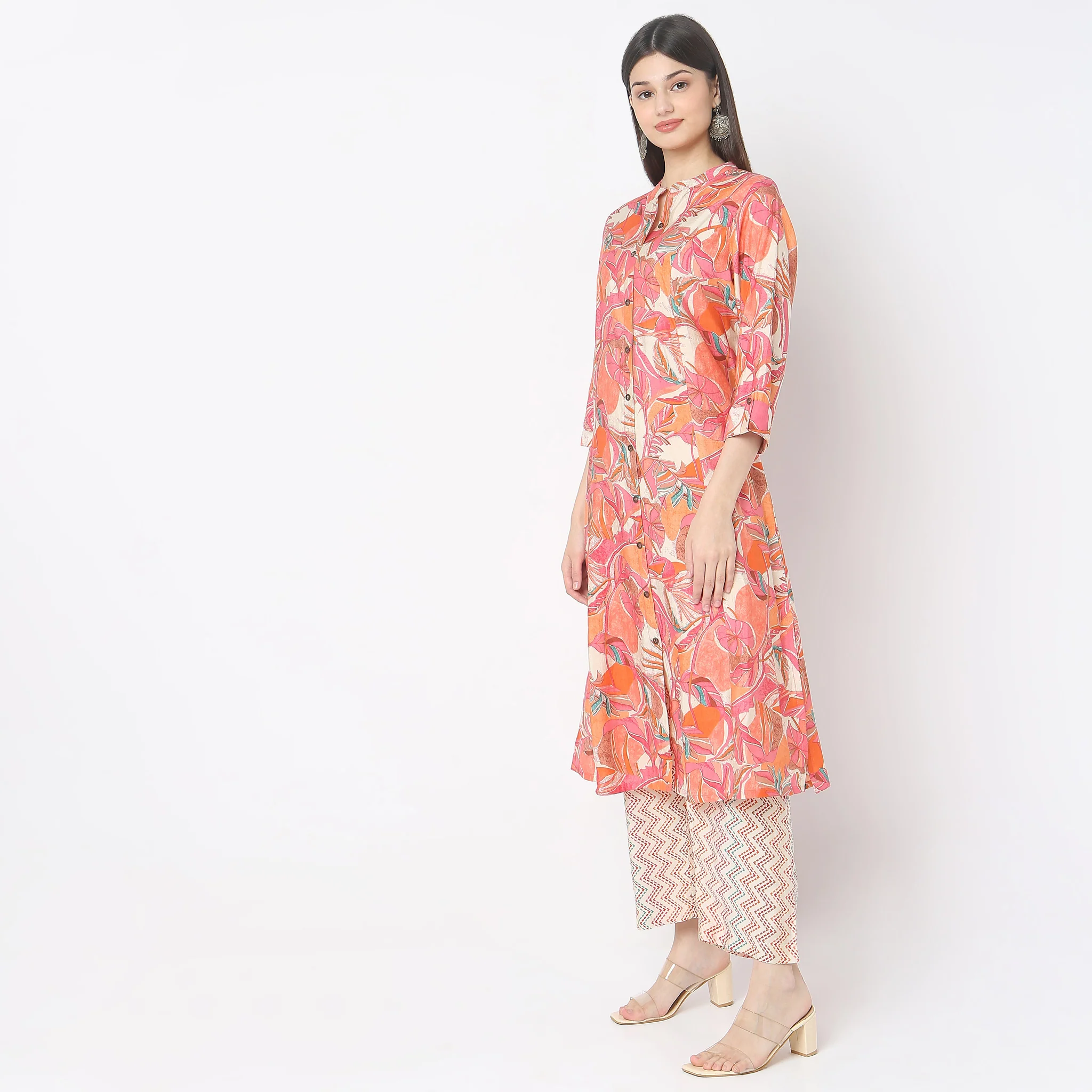 Regular Fit Printed Kurta With Pant Set - Image 5