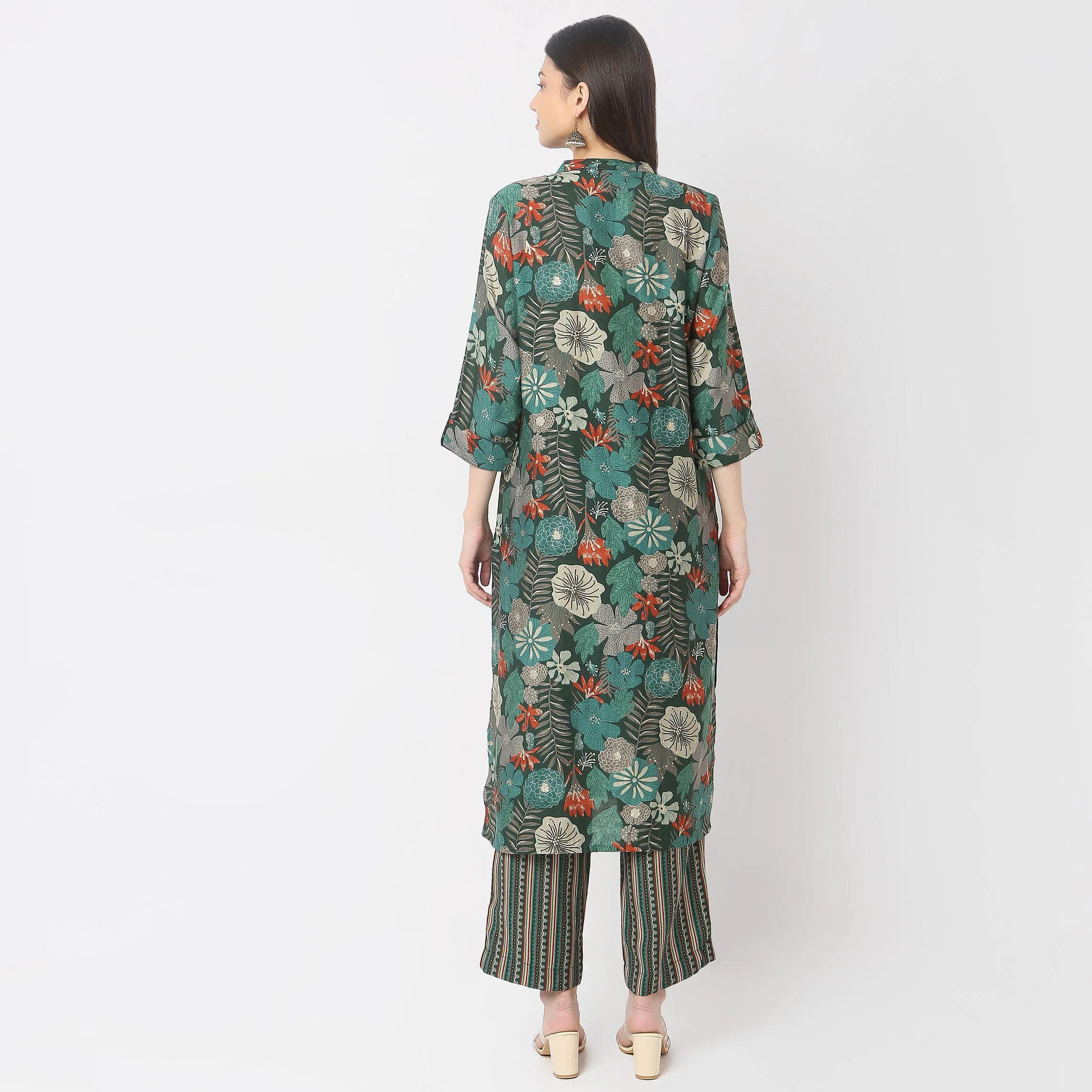 Regular Fit Printed Kurta With Pant Set - Image 3