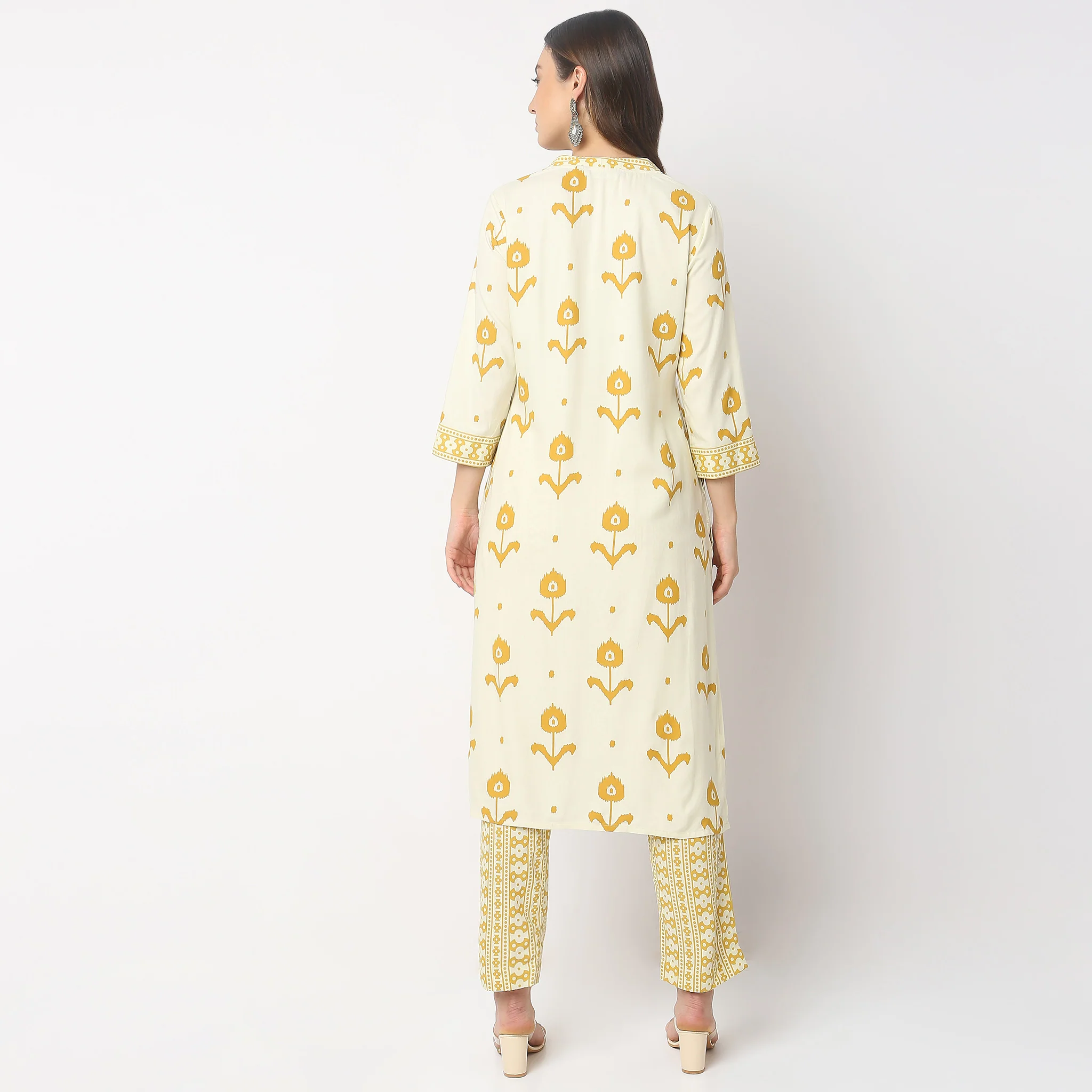 Regular Fit Printed Kurta With Pant Set - Image 3