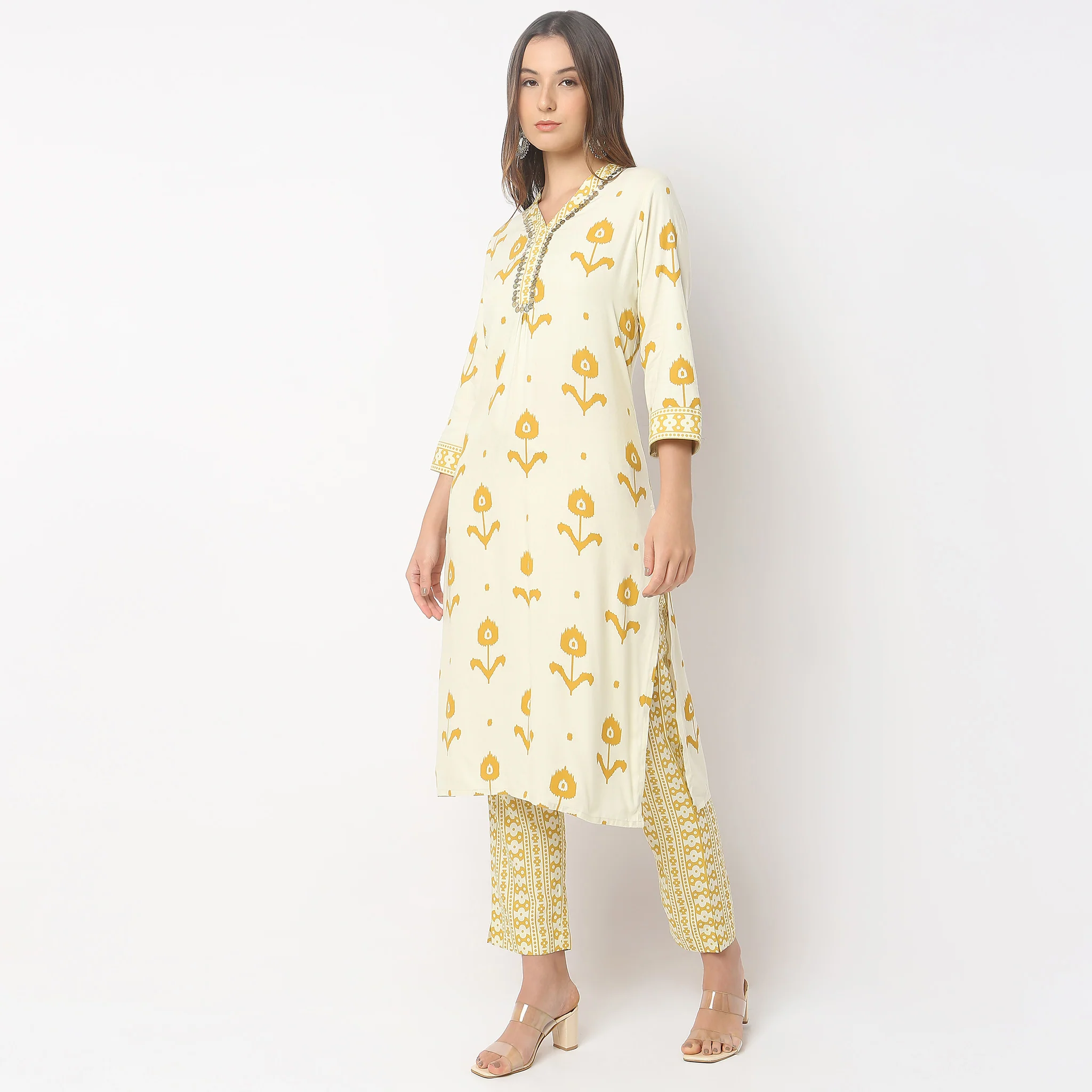 Regular Fit Printed Kurta With Pant Set - Image 5