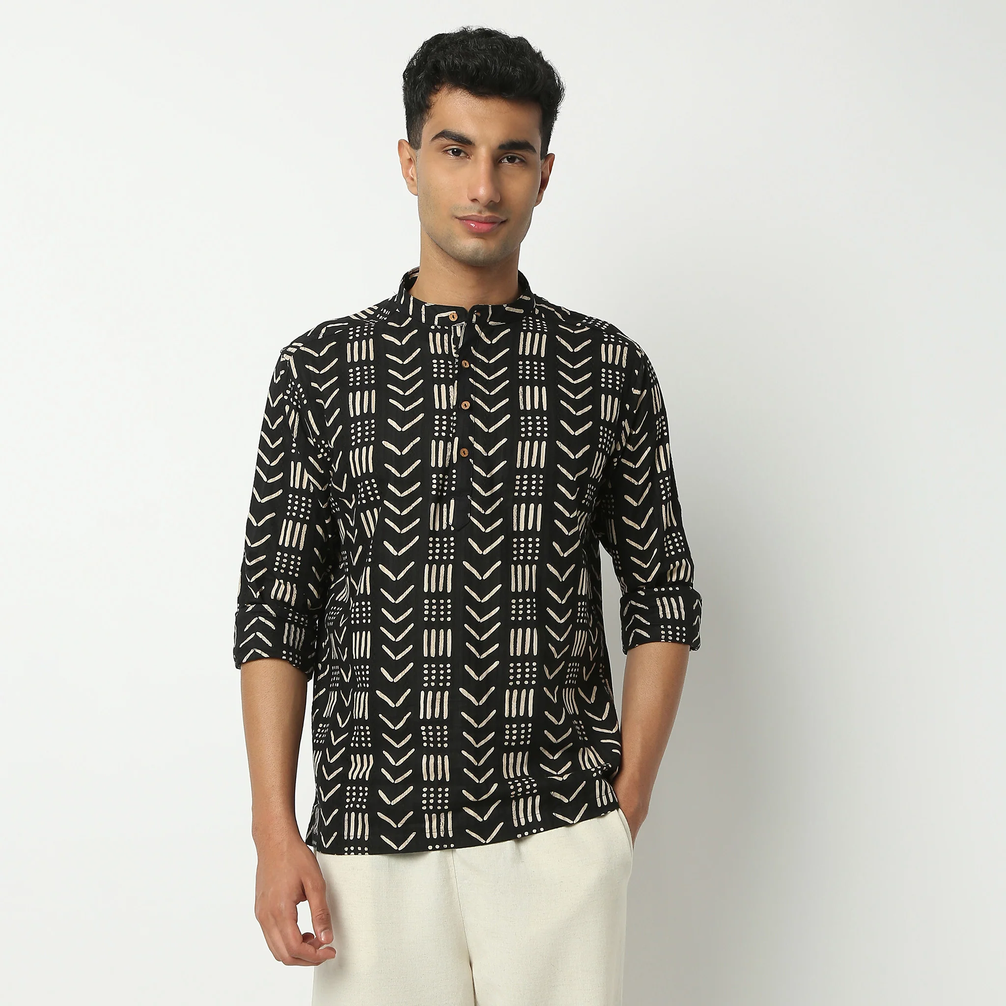 Mandarin Collar Full Sleeve Printed Short Kurta - Image 2