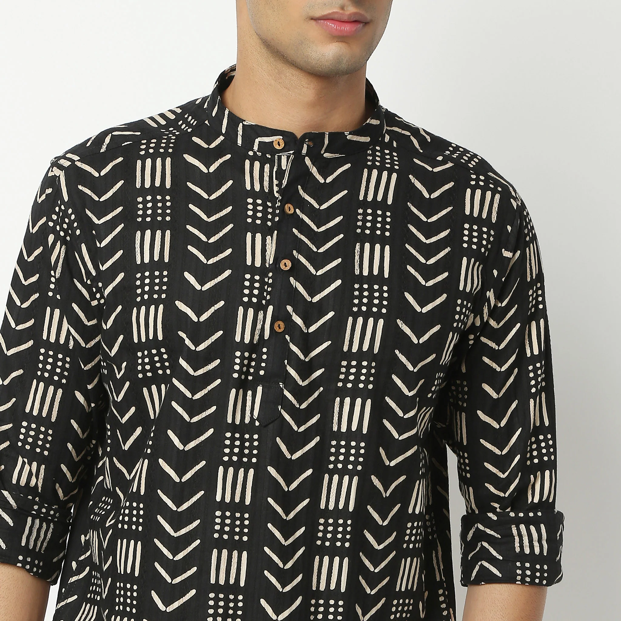Mandarin Collar Full Sleeve Printed Short Kurta - Image 4