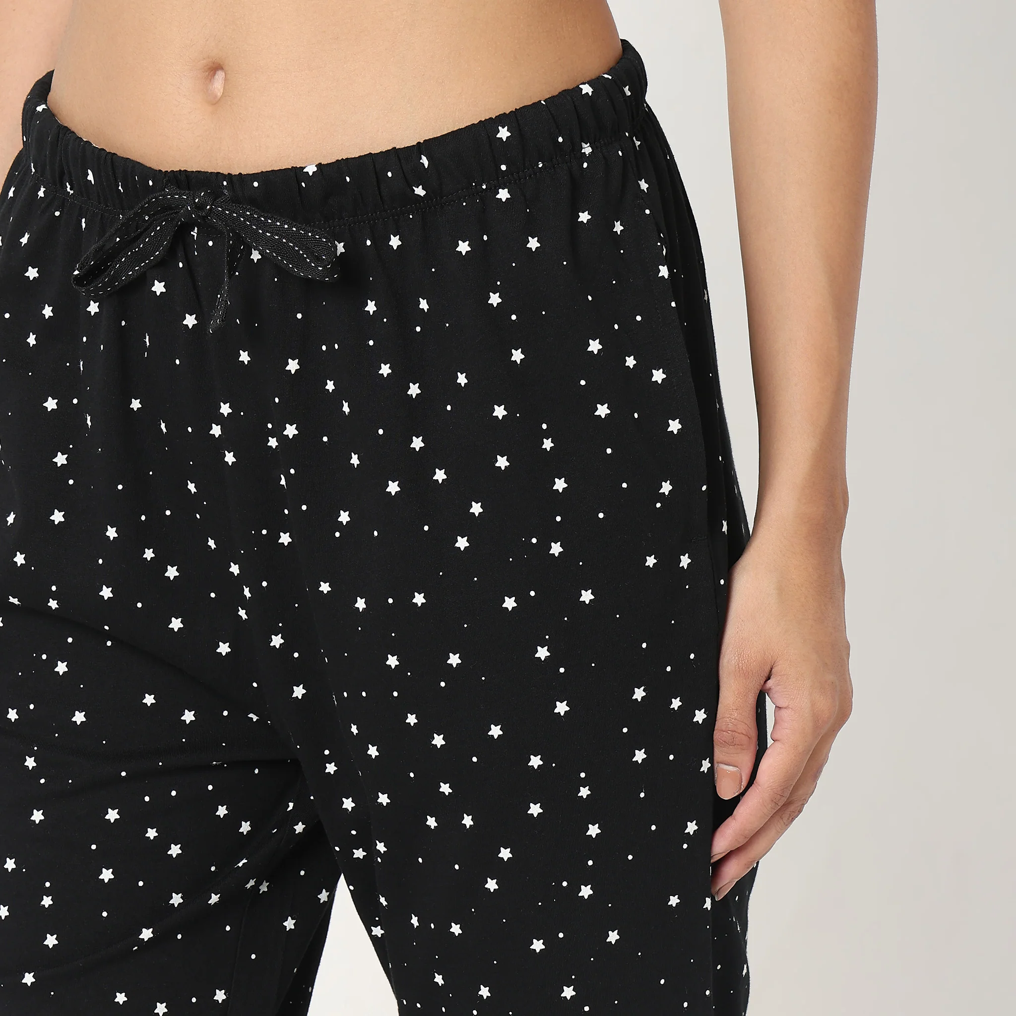 Knitted Printed Mid Rise Lounge Capris - Image 4