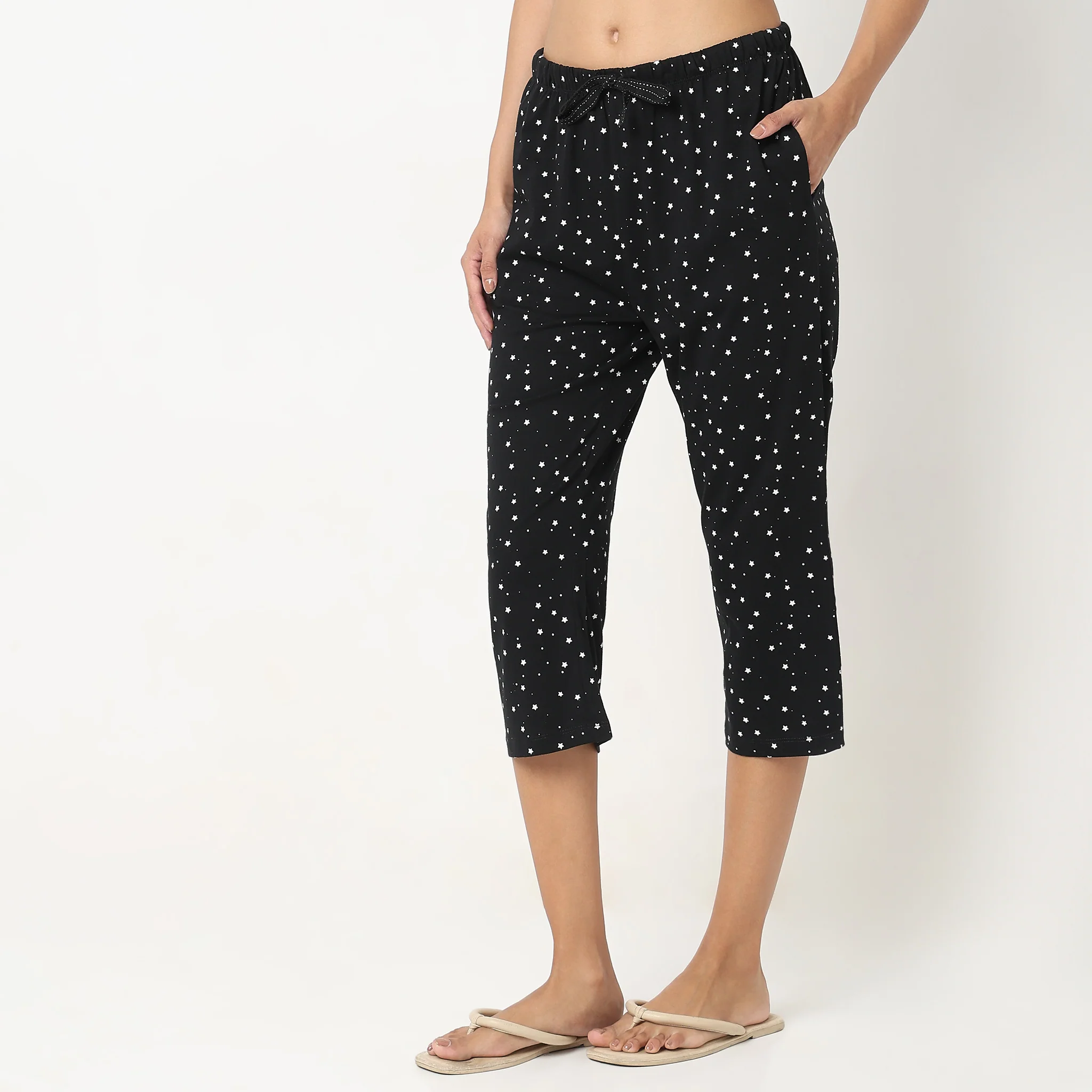 Knitted Printed Mid Rise Lounge Capris - Image 5