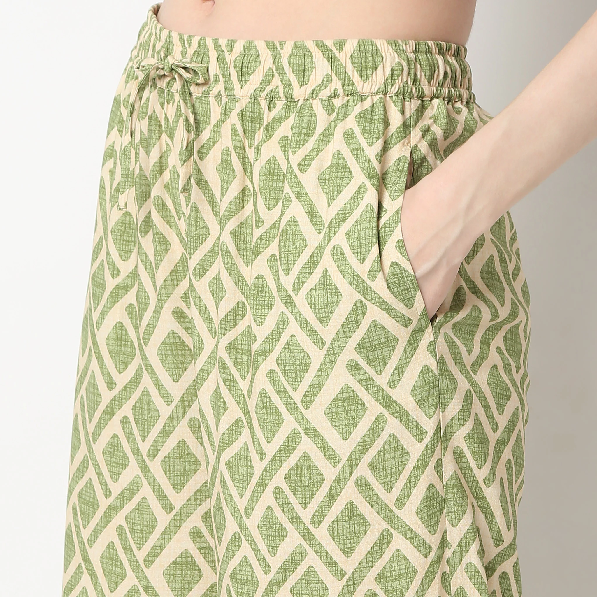 Printed Calf Length Mid Rise Lounge Palazzos - Image 4