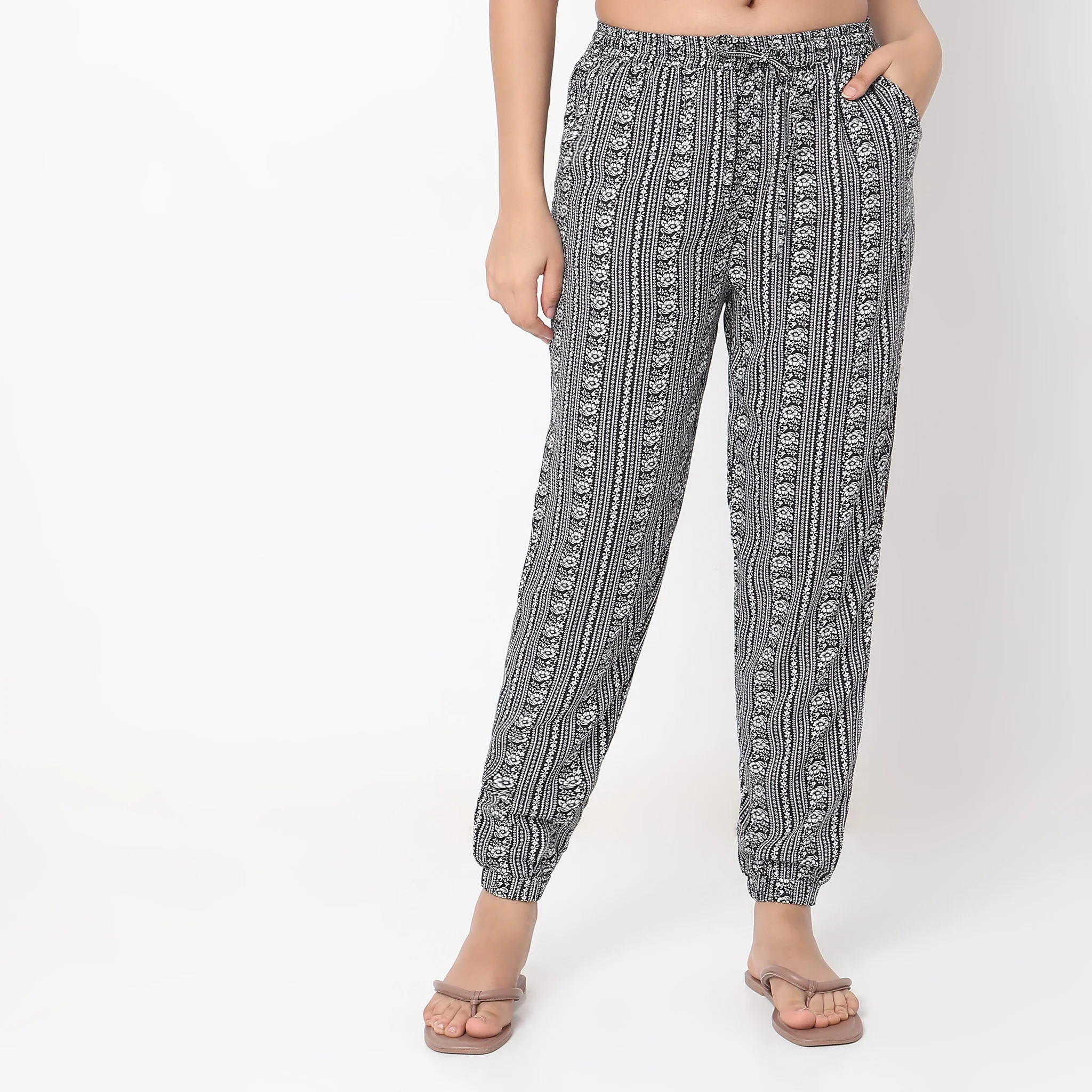 Woven Printed Mid Rise Lounge Pyjamas - Image 2