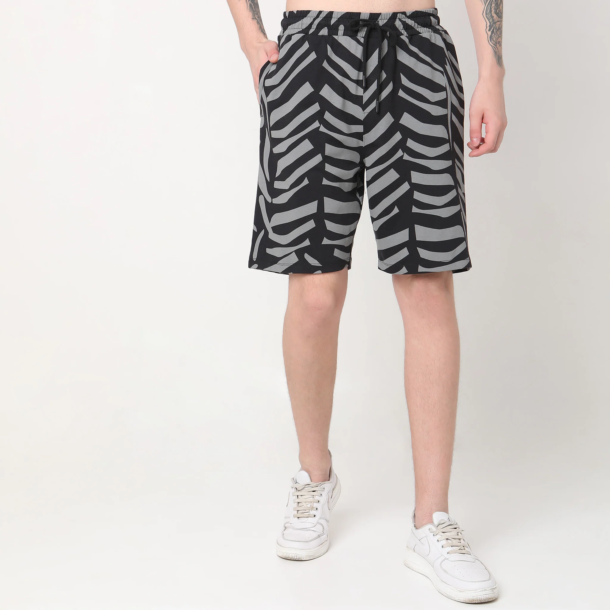 Regular Fit Printed Mid Rise Shorts - Image 7