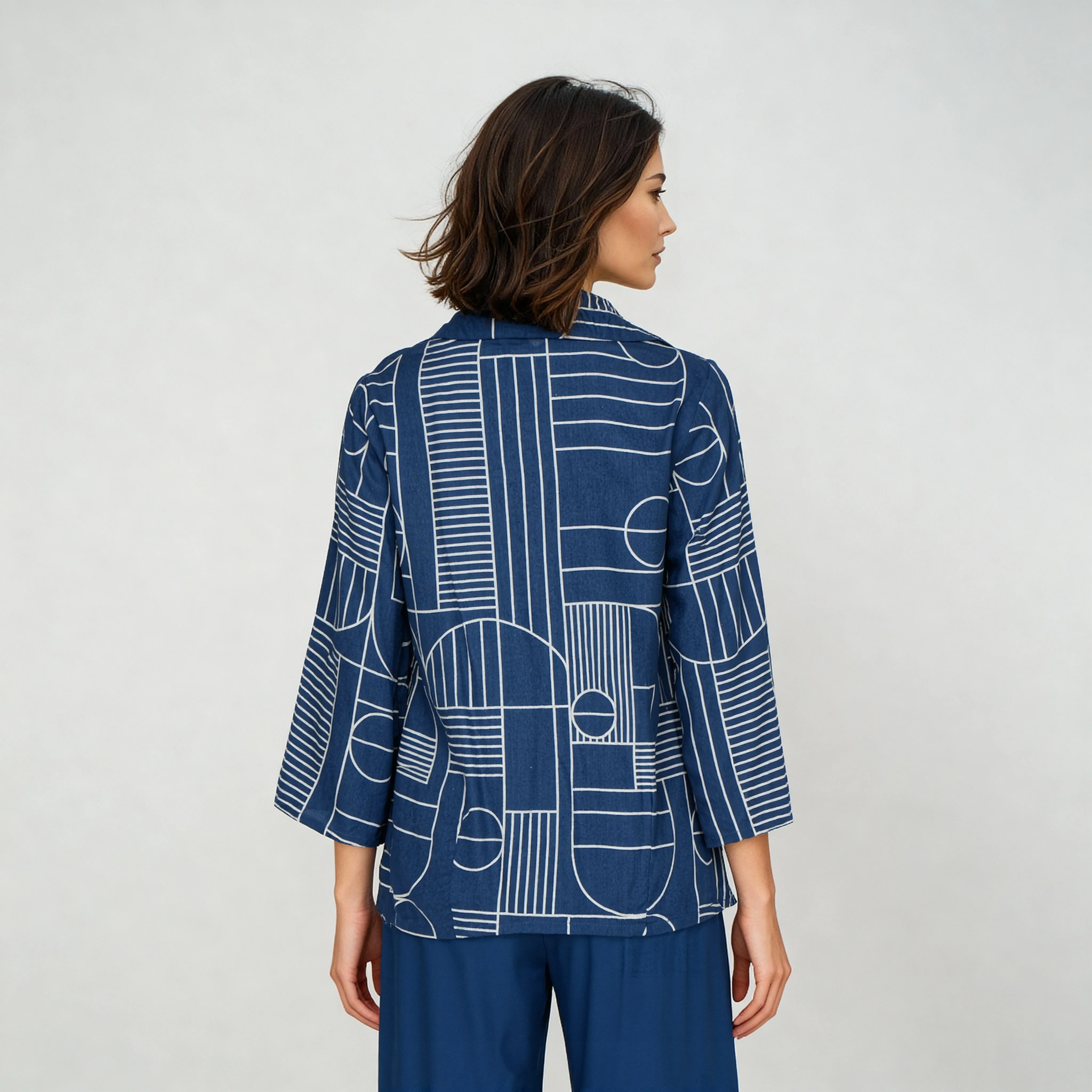 Square Neck Full Sleeve Straight Cut Printed Shrug - Image 3